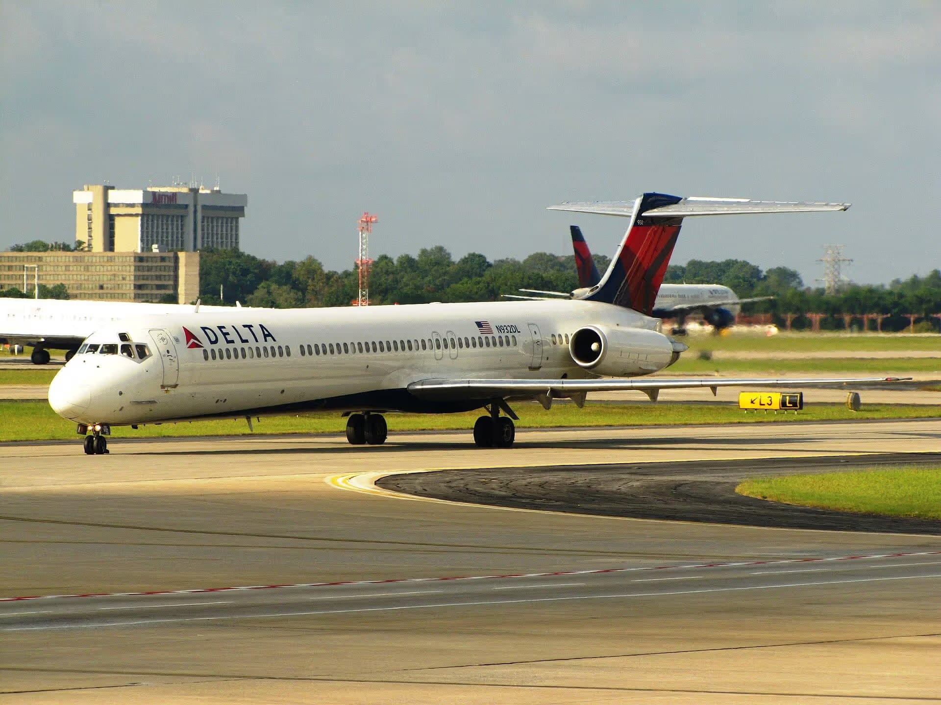 N932DL — Aircraft