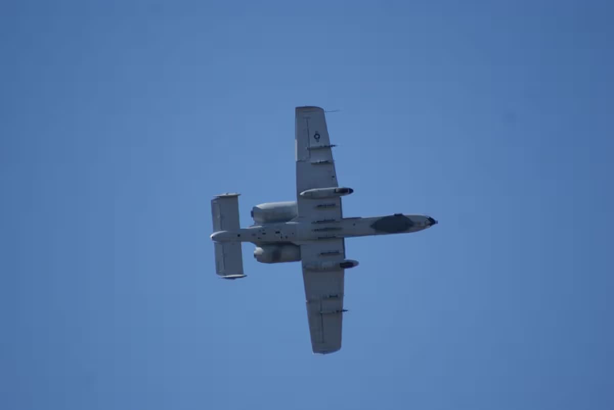 Unidentified — Twin-engine aircraft