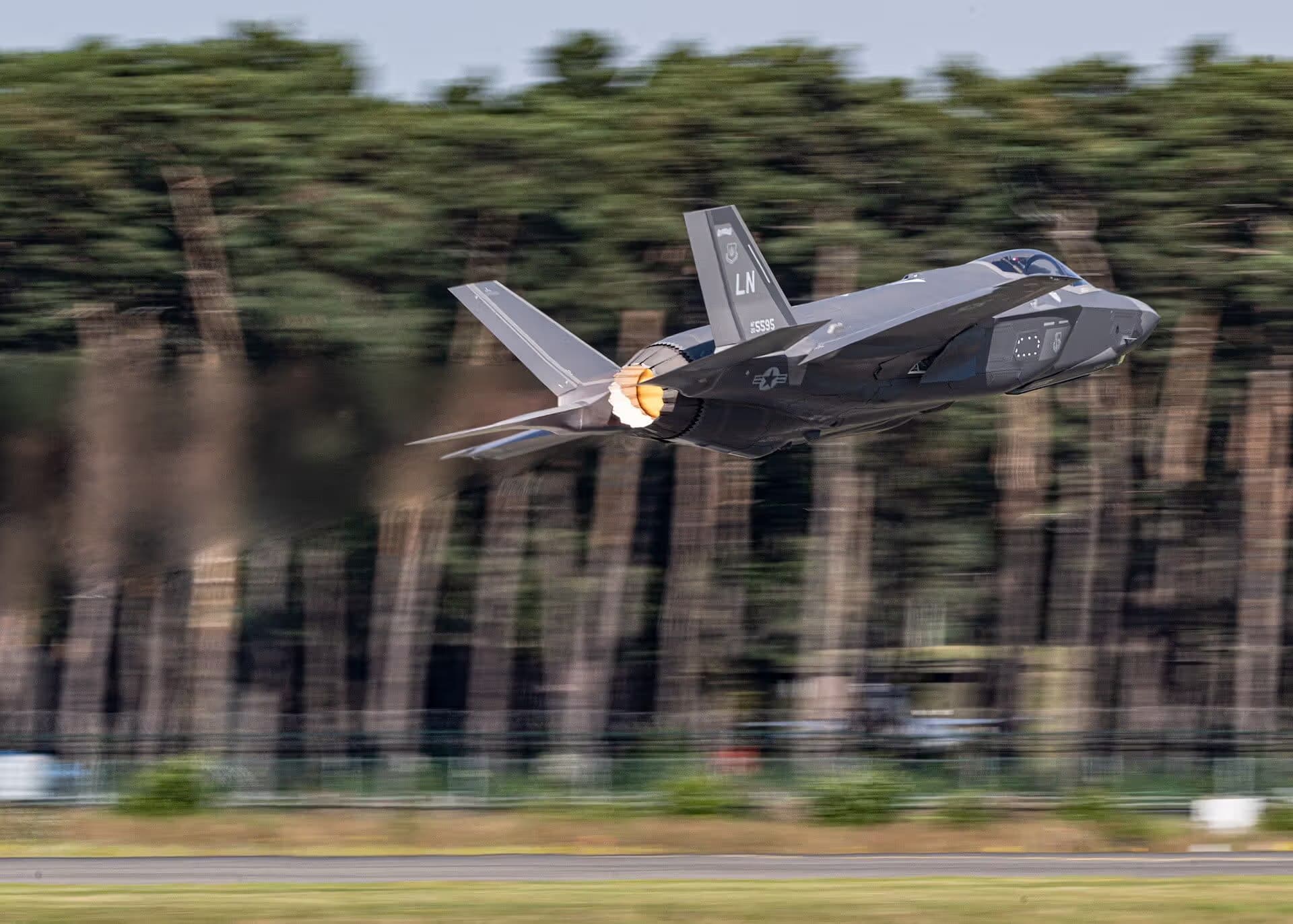 Unidentified — Single-engine aircraft