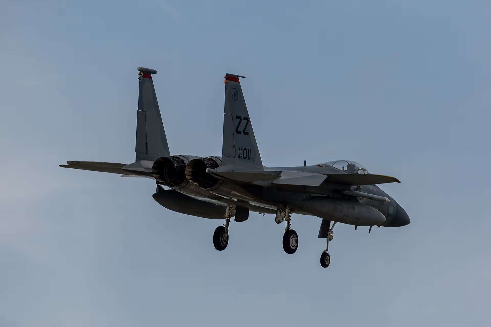 Unidentified — Twin-engine aircraft
