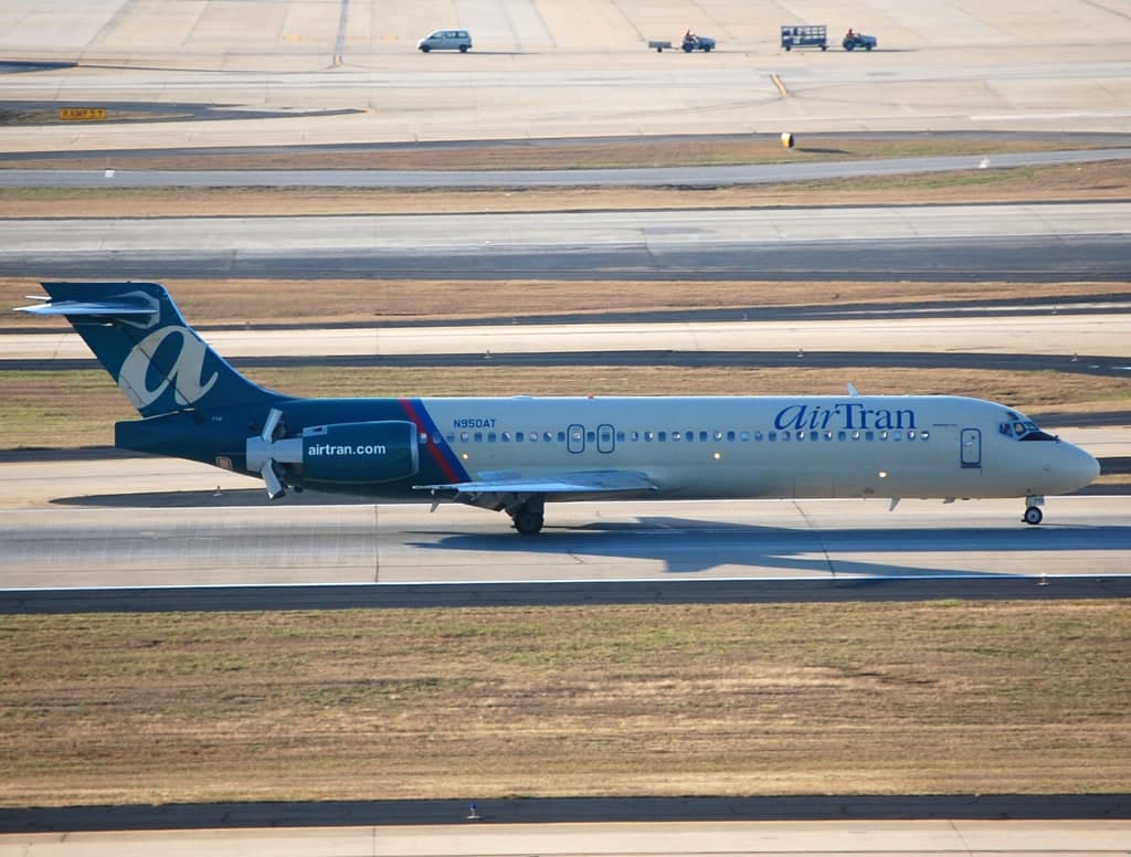 N950AT — Twin-engine aircraft
