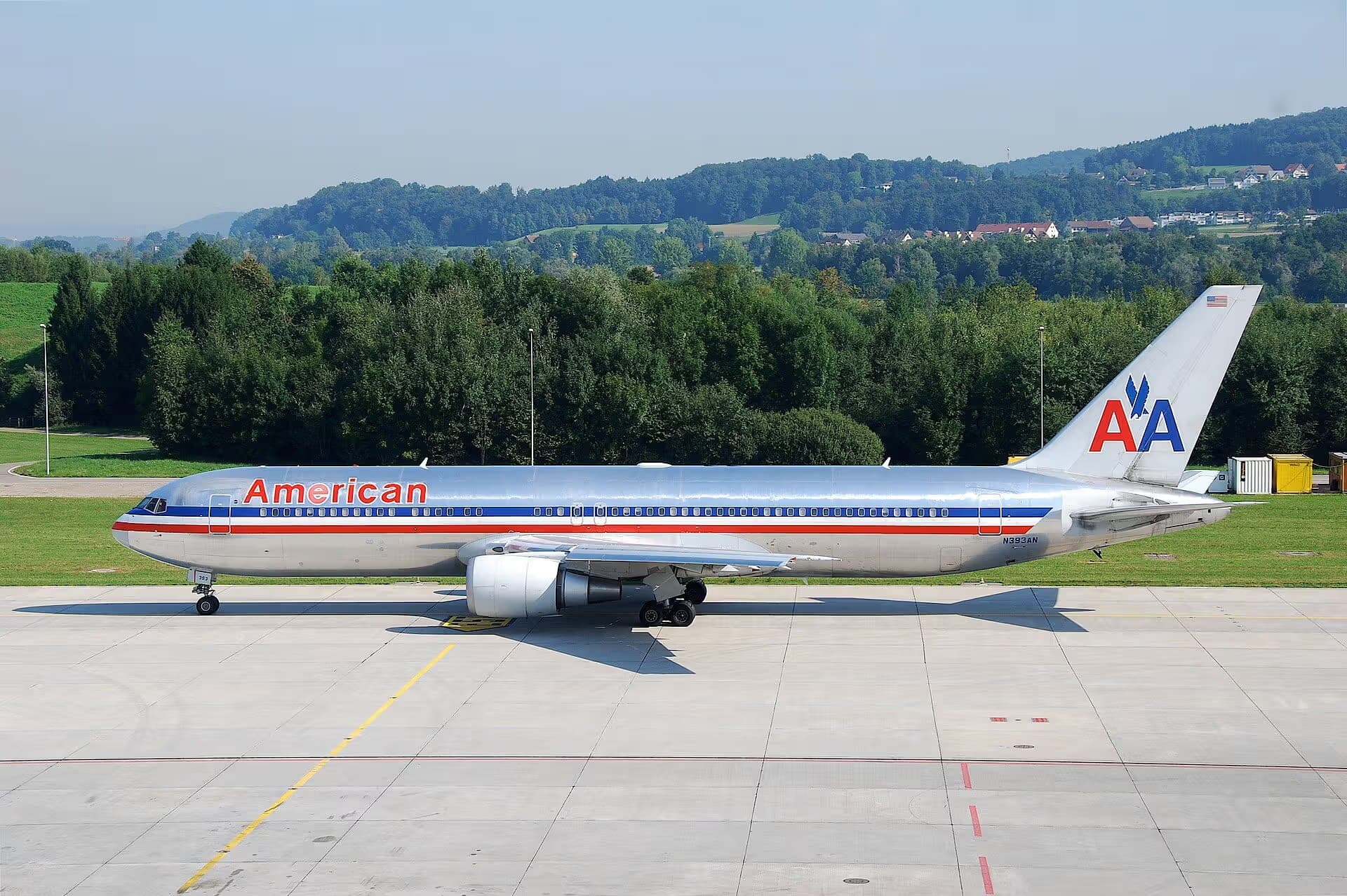 N393AN — Twin-engine aircraft