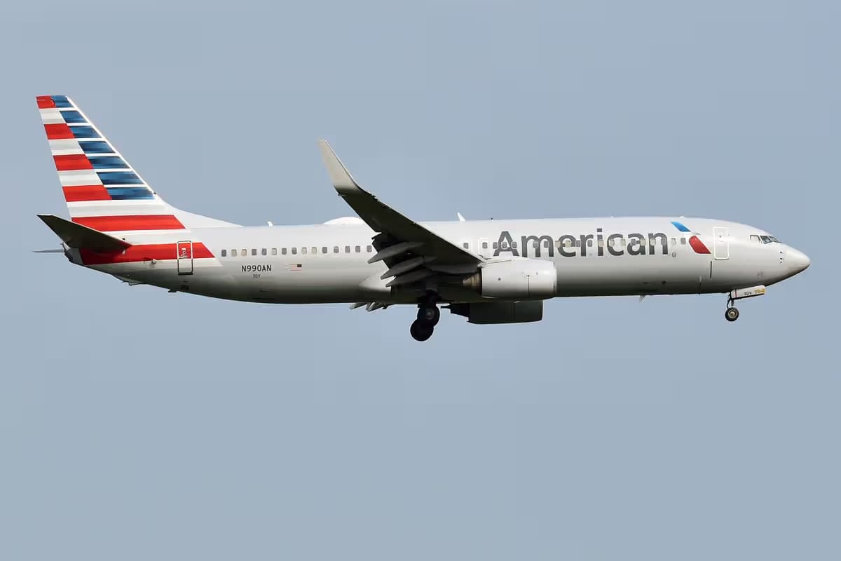 N990AN — Twin-engine aircraft