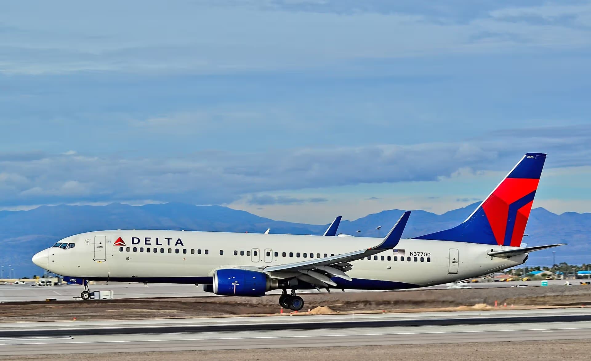 N37700 — Boeing