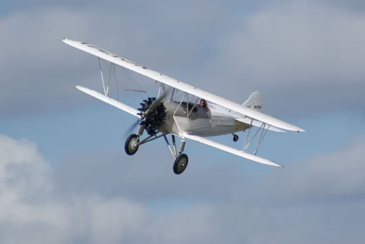 Unidentified — Single-engine aircraft
