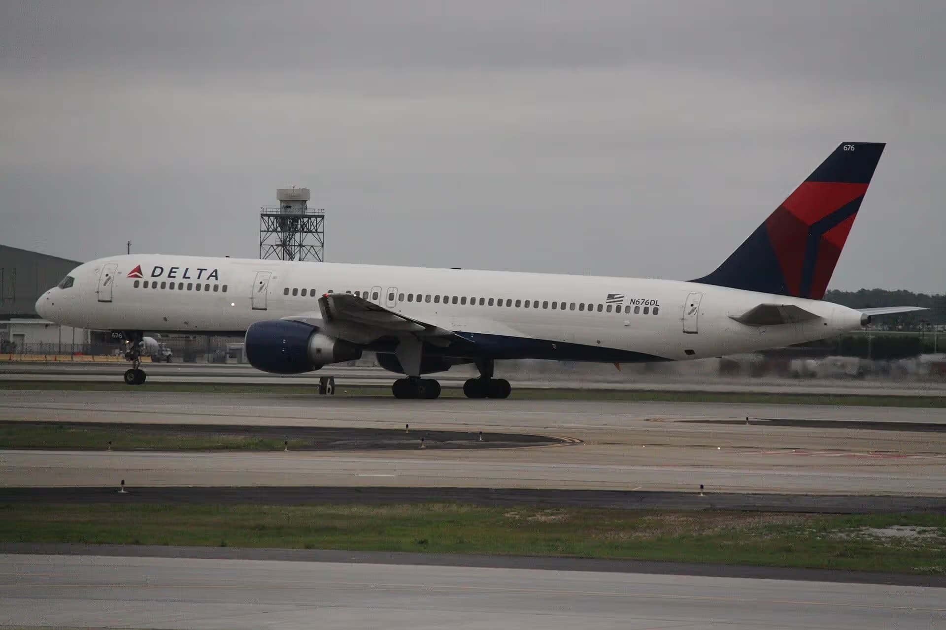 N676DL — Boeing