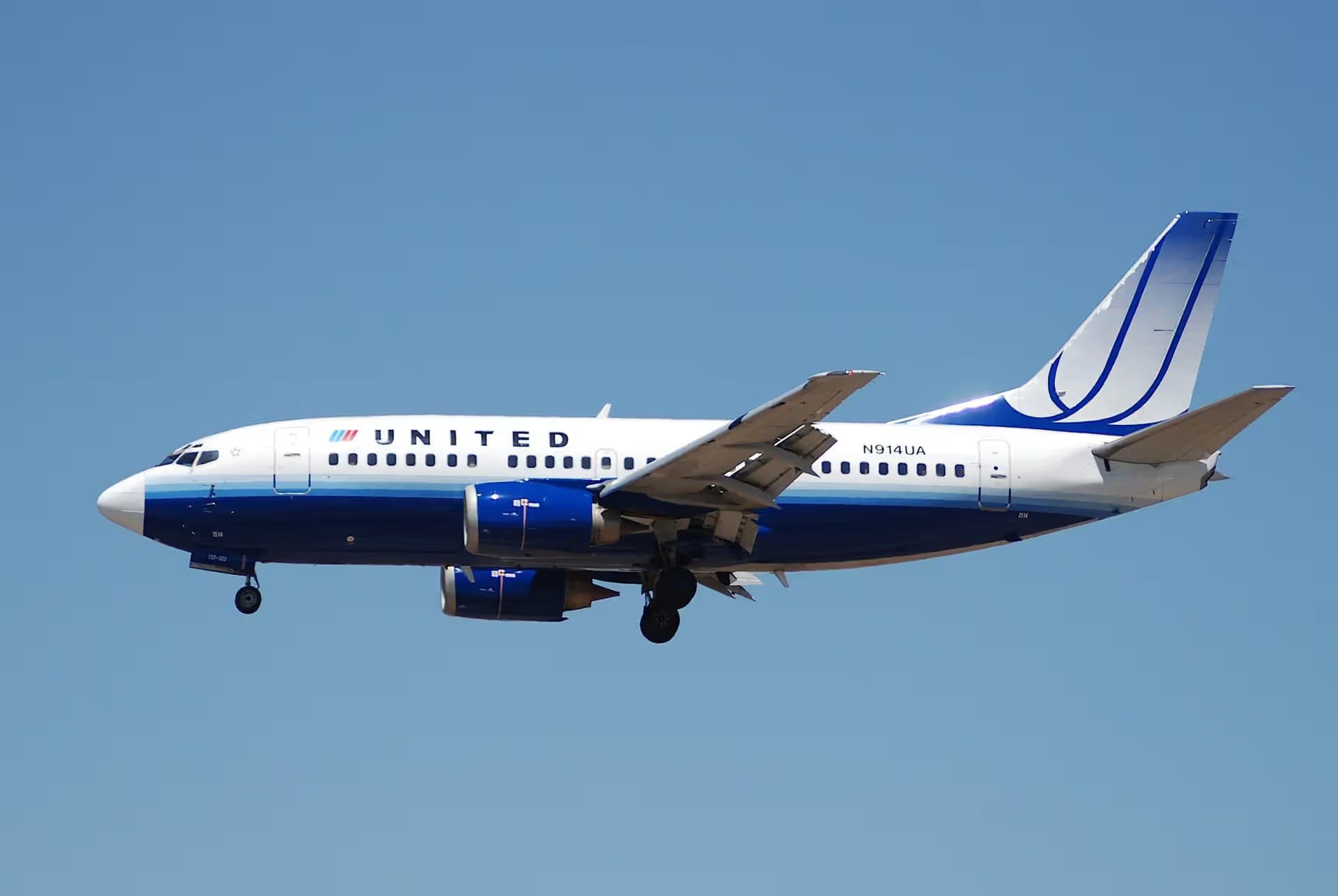 N914UA — Twin-engine aircraft