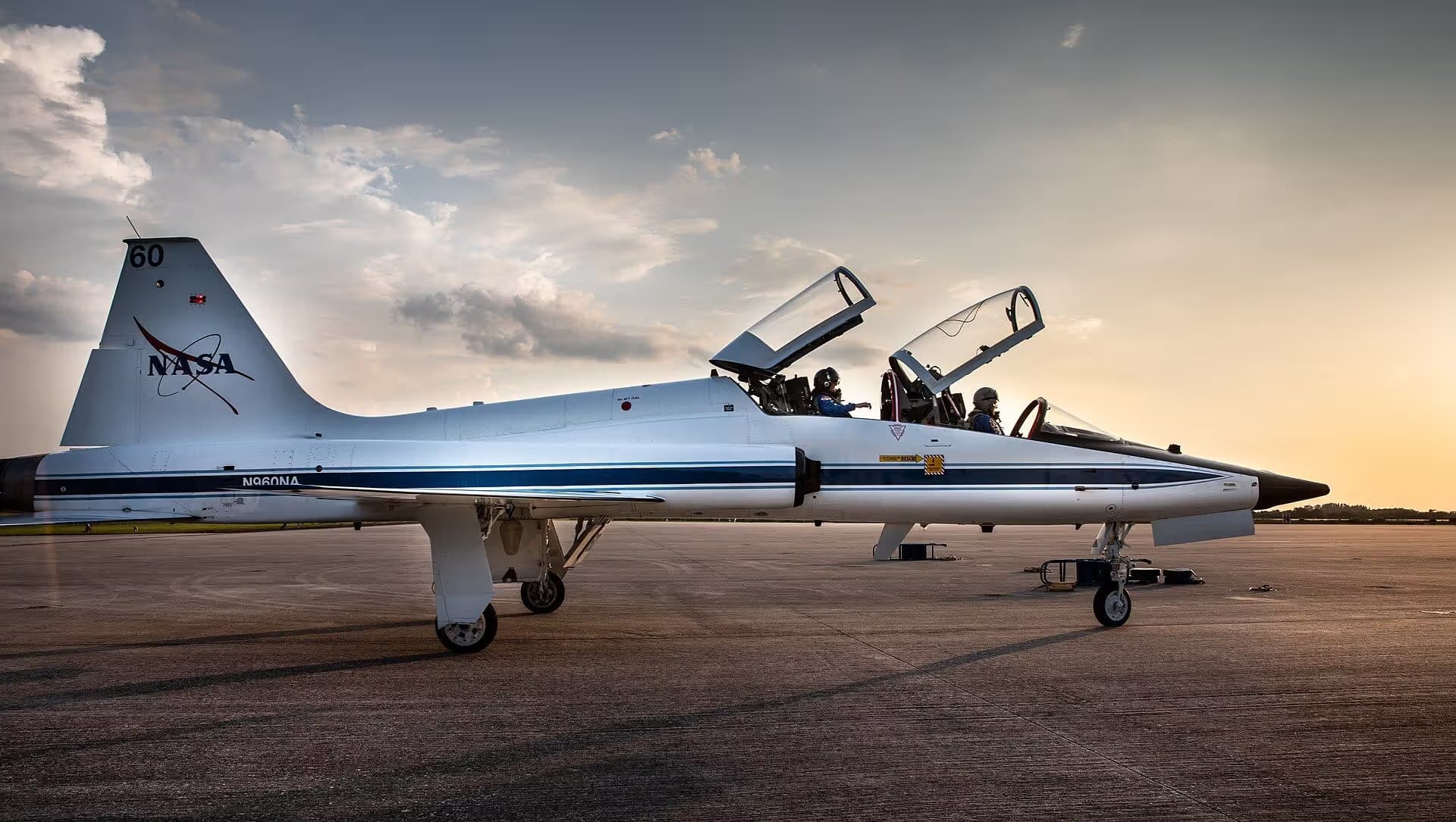 N960NA — Twin-engine aircraft
