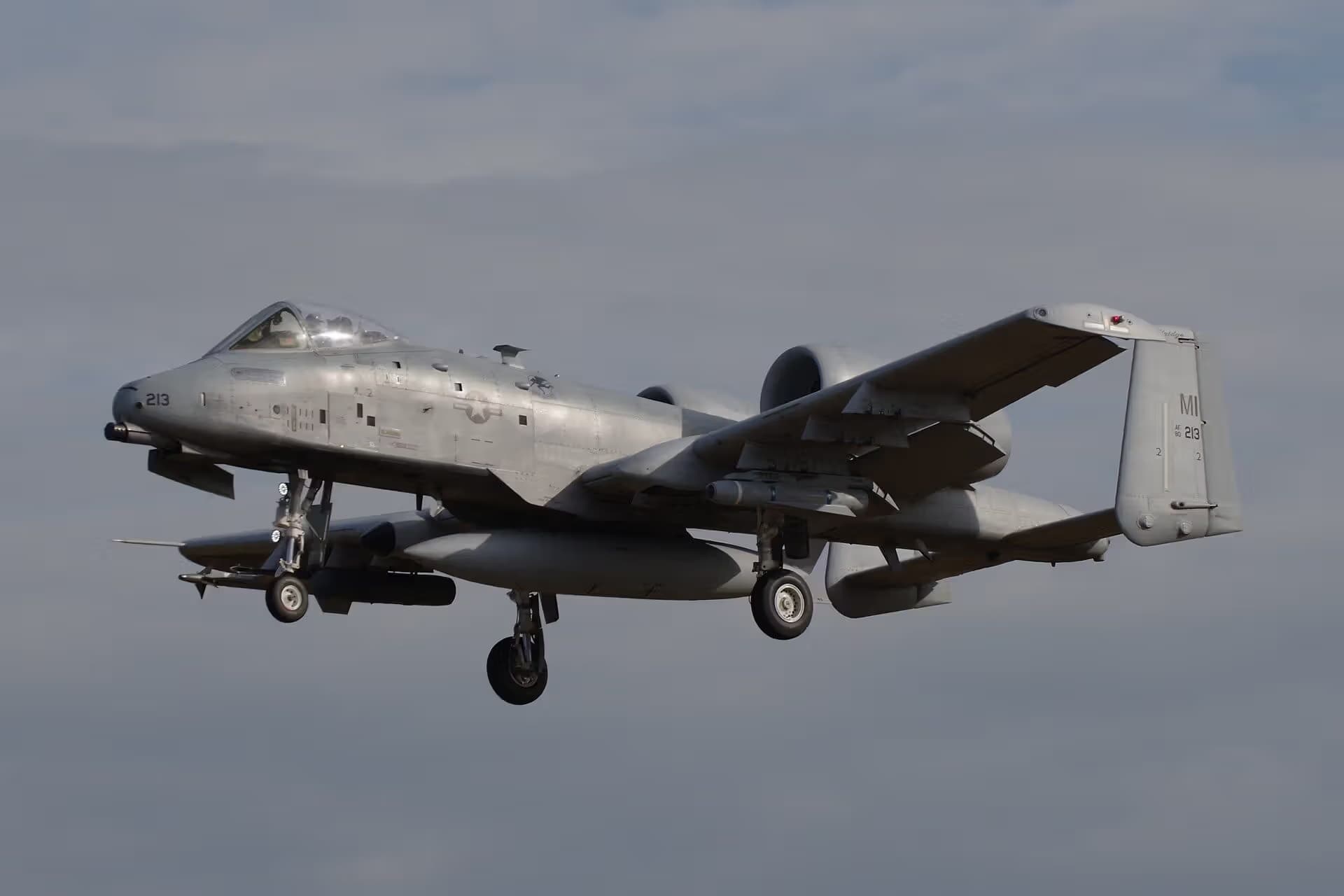 Unidentified — Twin-engine aircraft