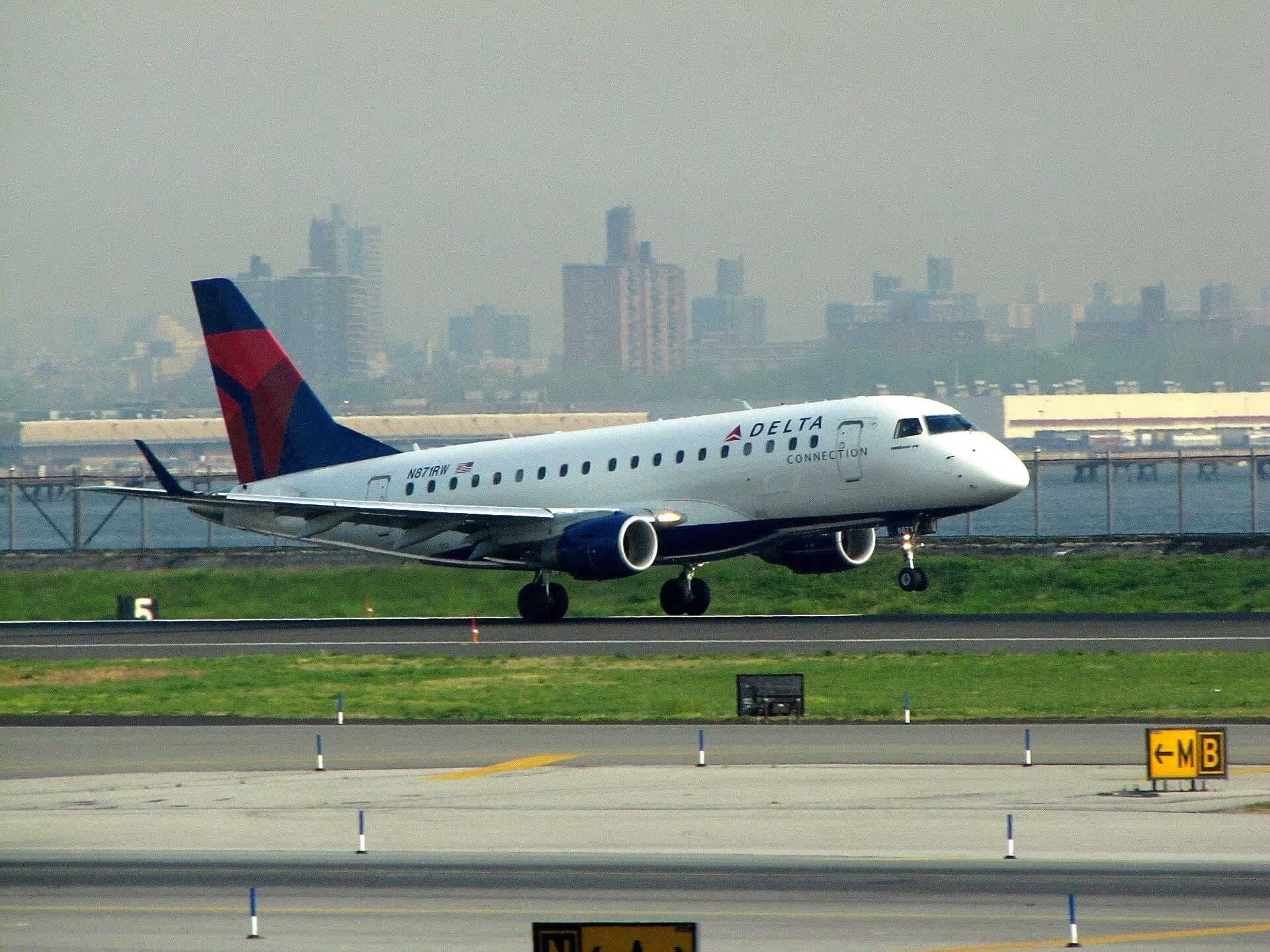 N871RW — Embraer