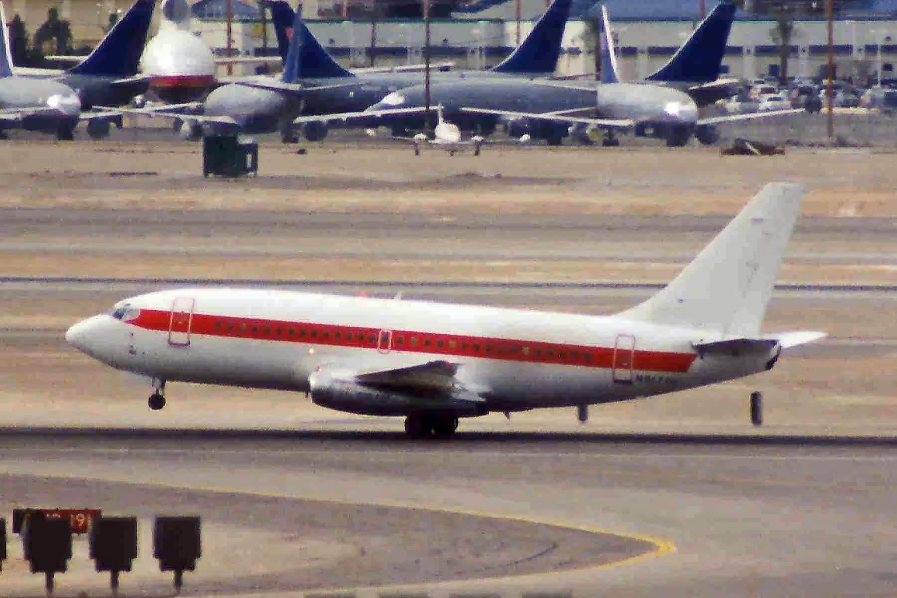 N5175U — Twin-engine aircraft