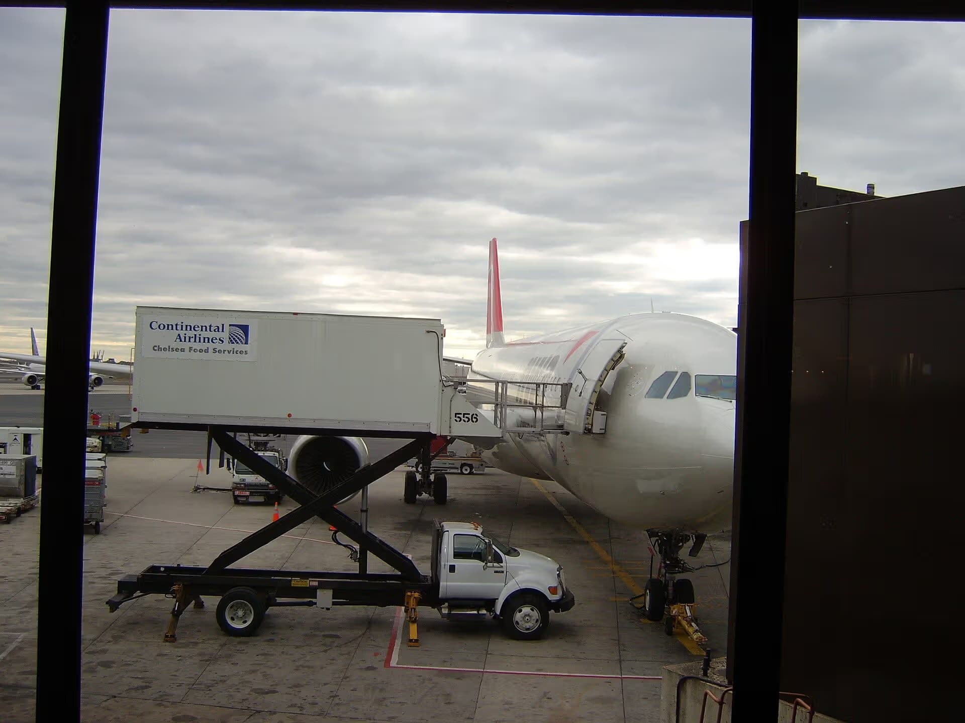 N804NW — Twin-engine aircraft