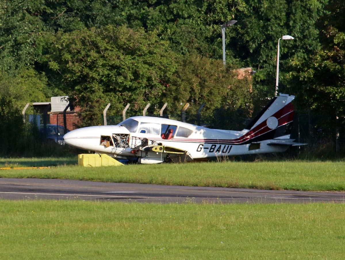 G-BAUI — Twin-engine aircraft