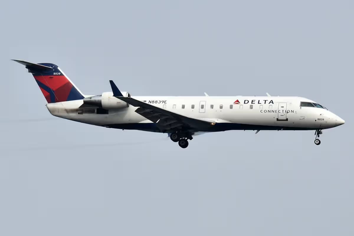 N8839E — Twin-engine aircraft