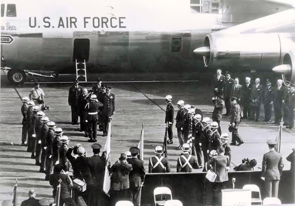 Unidentified — Aircraft