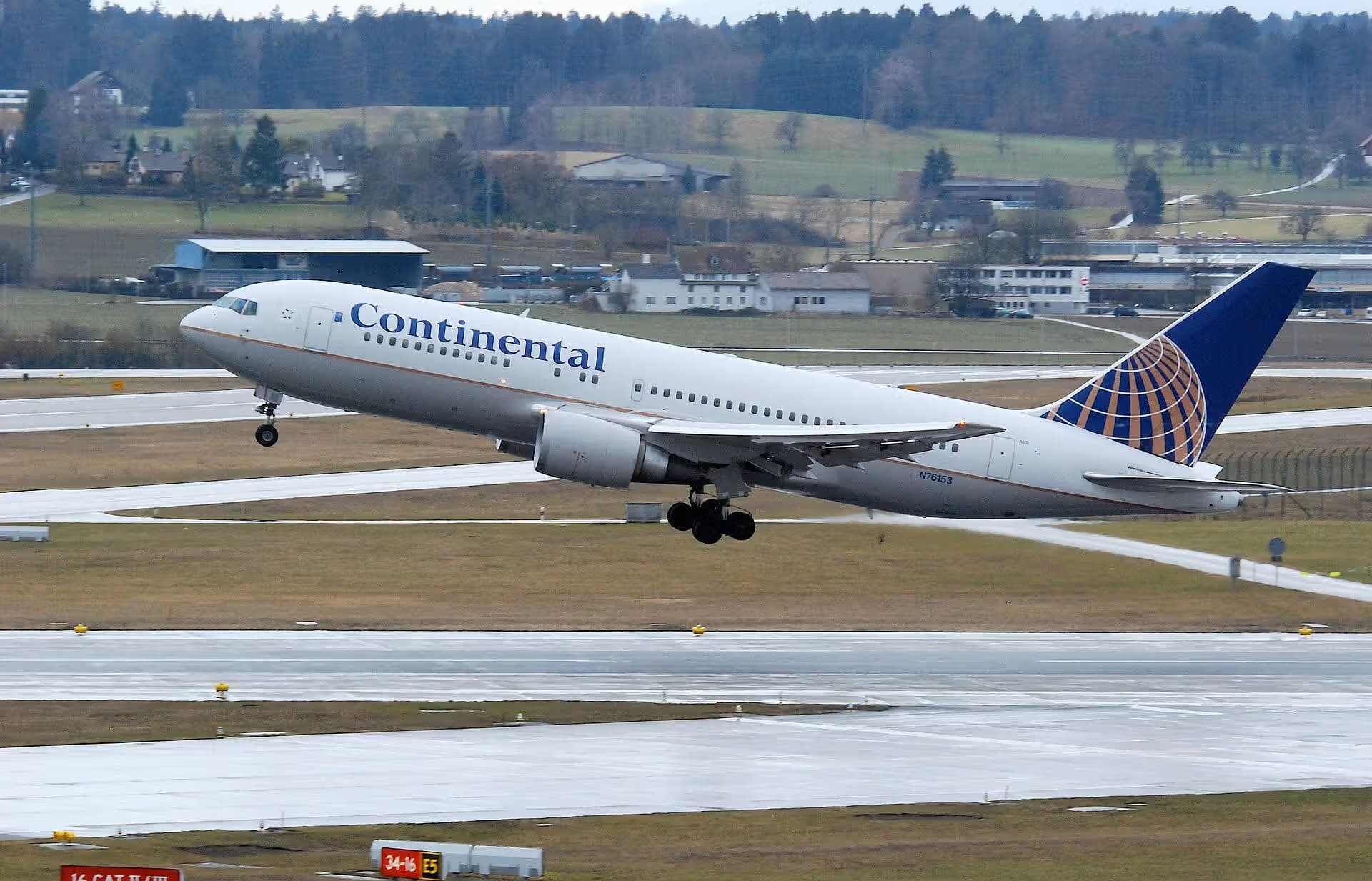 N76153 — Twin-engine aircraft