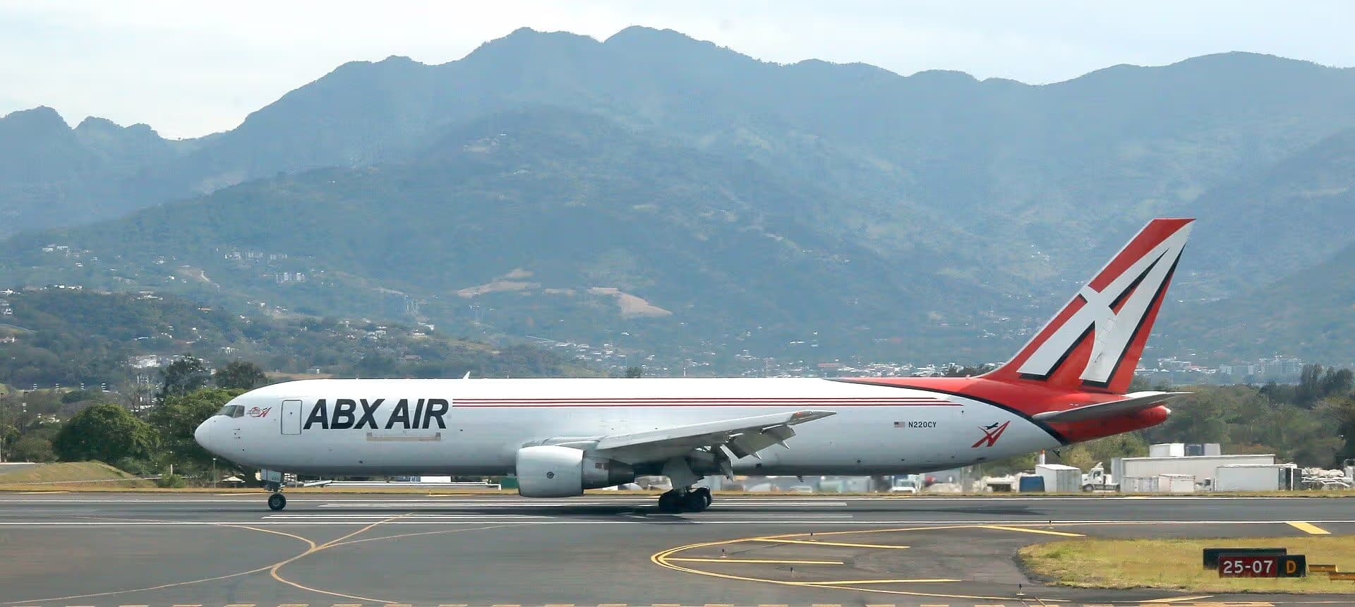 N220CY — Twin-engine aircraft