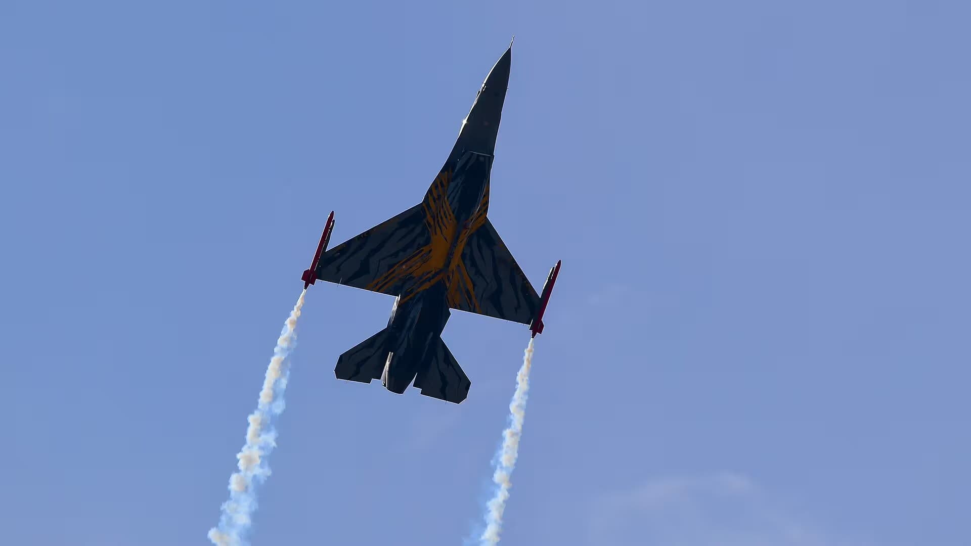 Unidentified — Single-engine aircraft