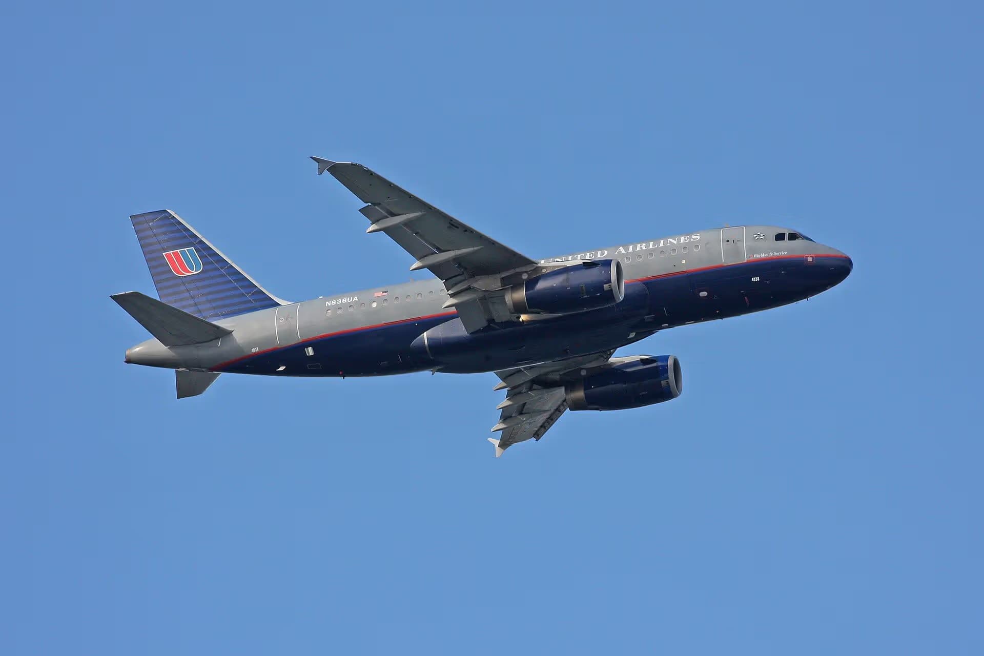 N838UA — Twin-engine aircraft