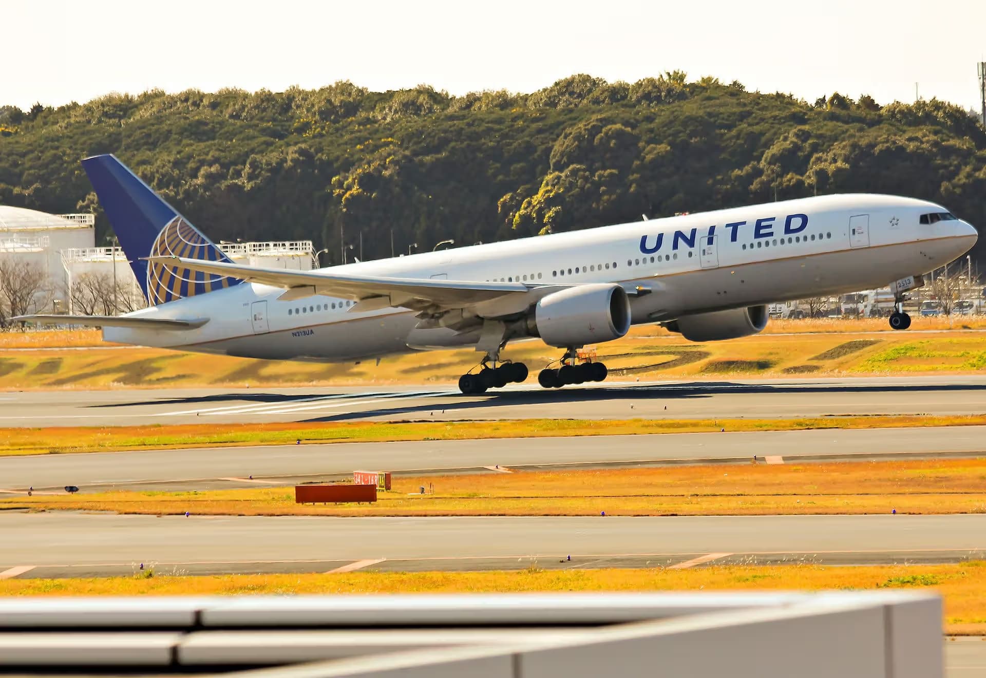 N213UA — Boeing