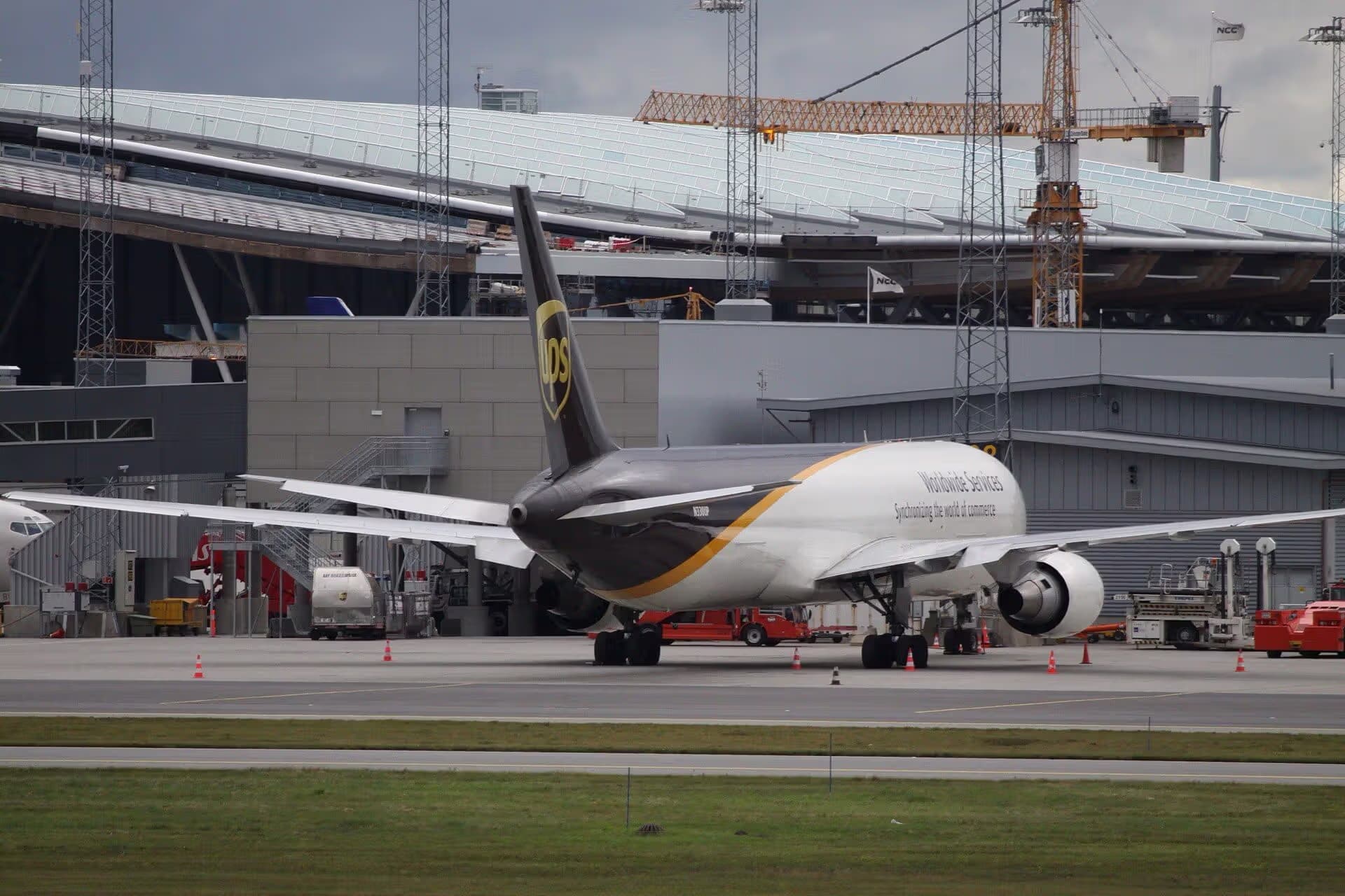 N330UP — Twin-engine aircraft