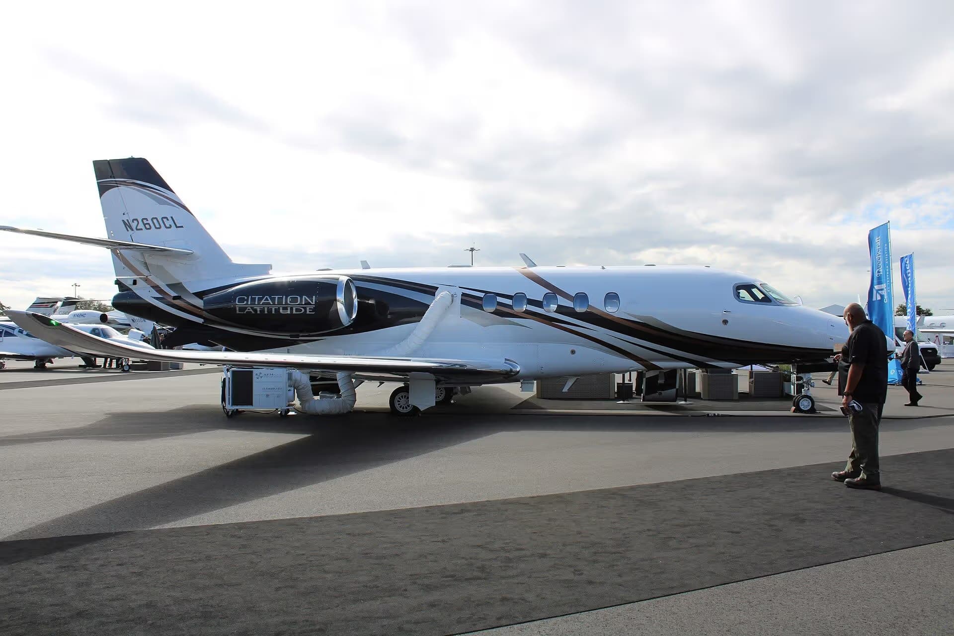 N260CL — Business jet