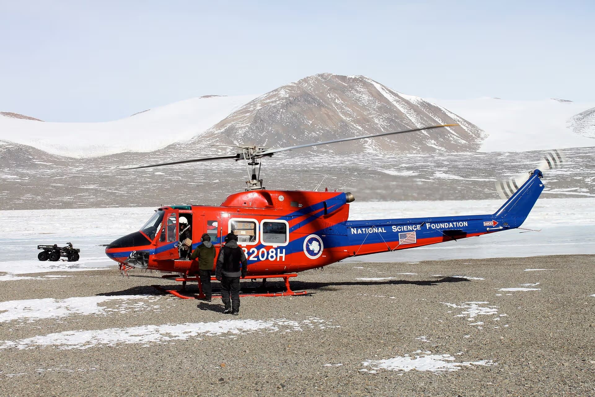 N3208H — Helicopter