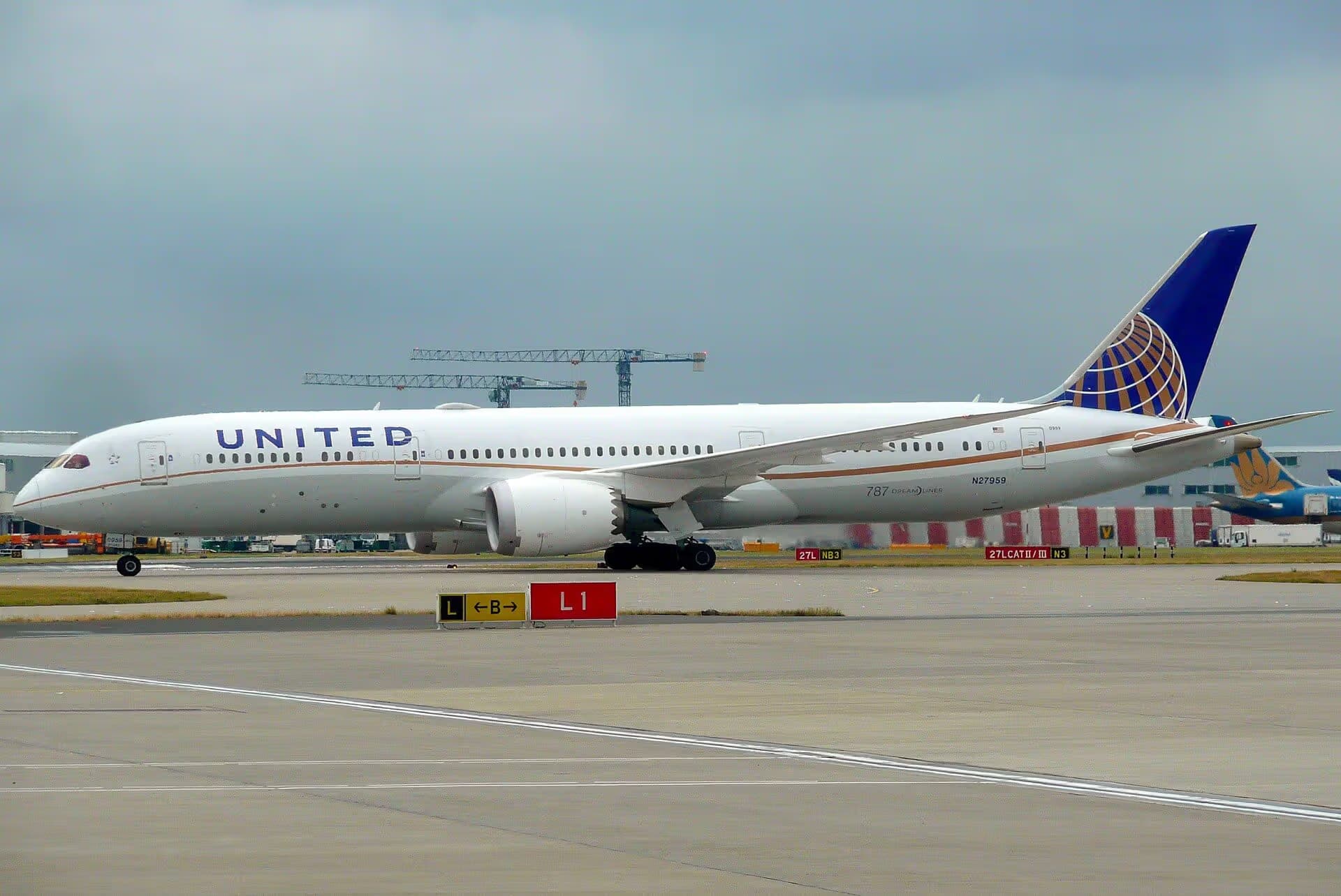 N27959 — Twin-engine aircraft