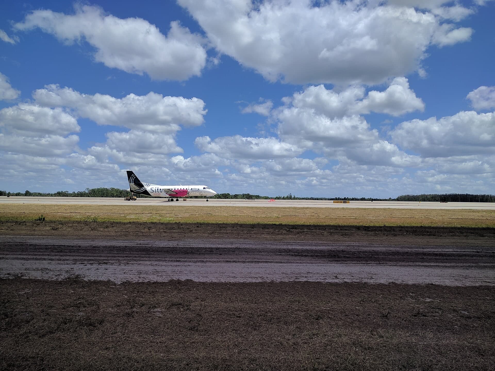 N327AG — Twin-engine aircraft