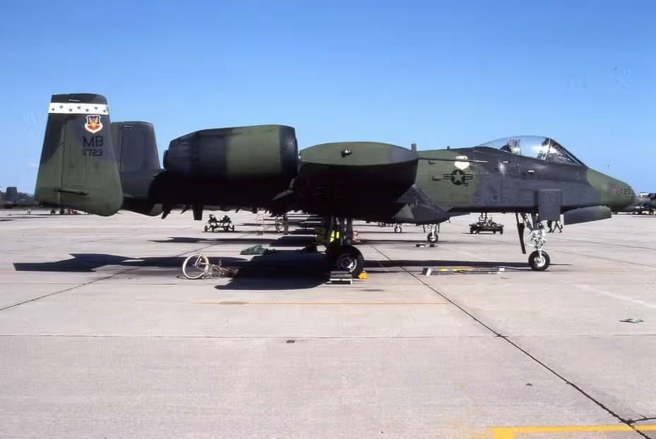 Unidentified — Twin-engine aircraft