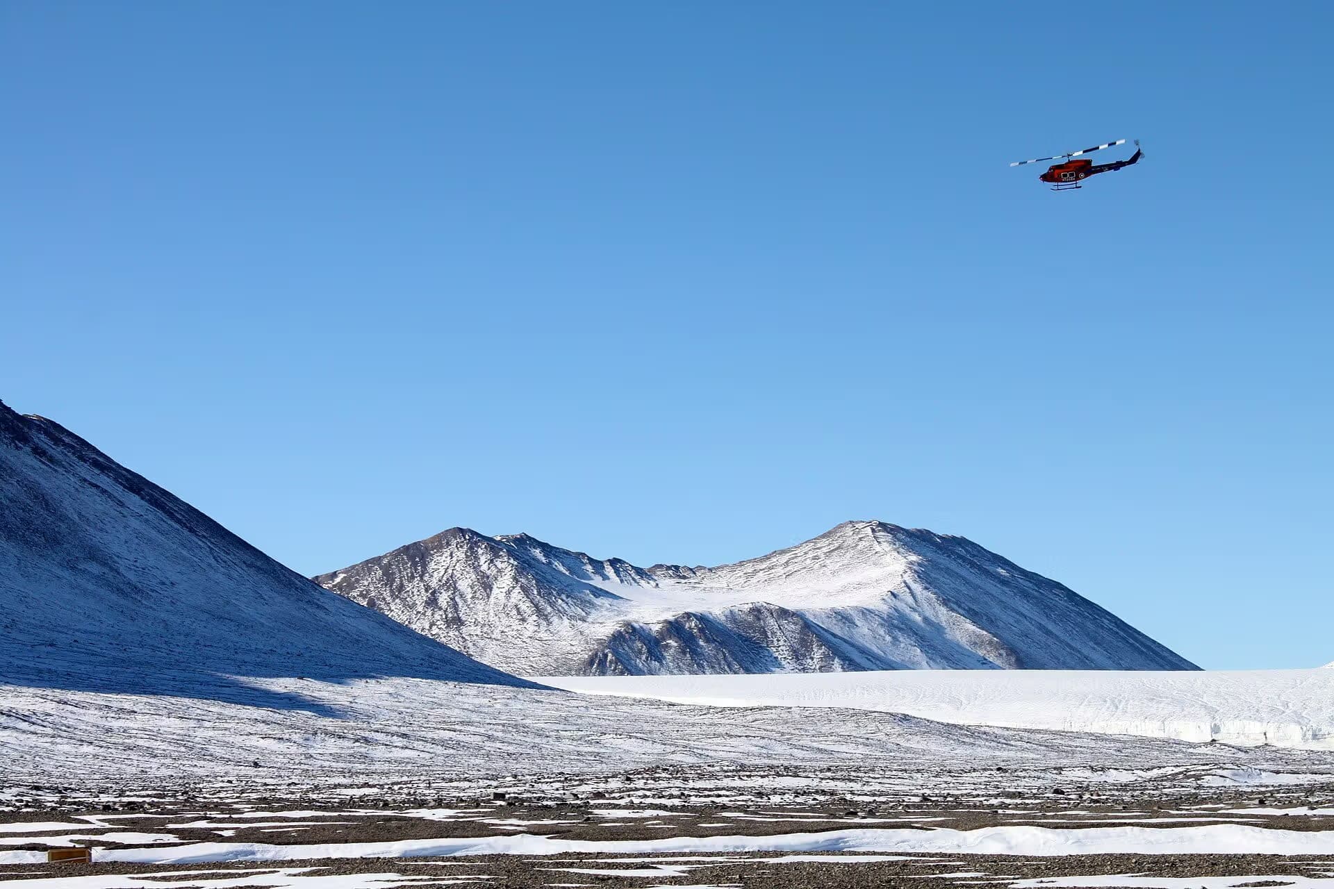 N3208H — Helicopter