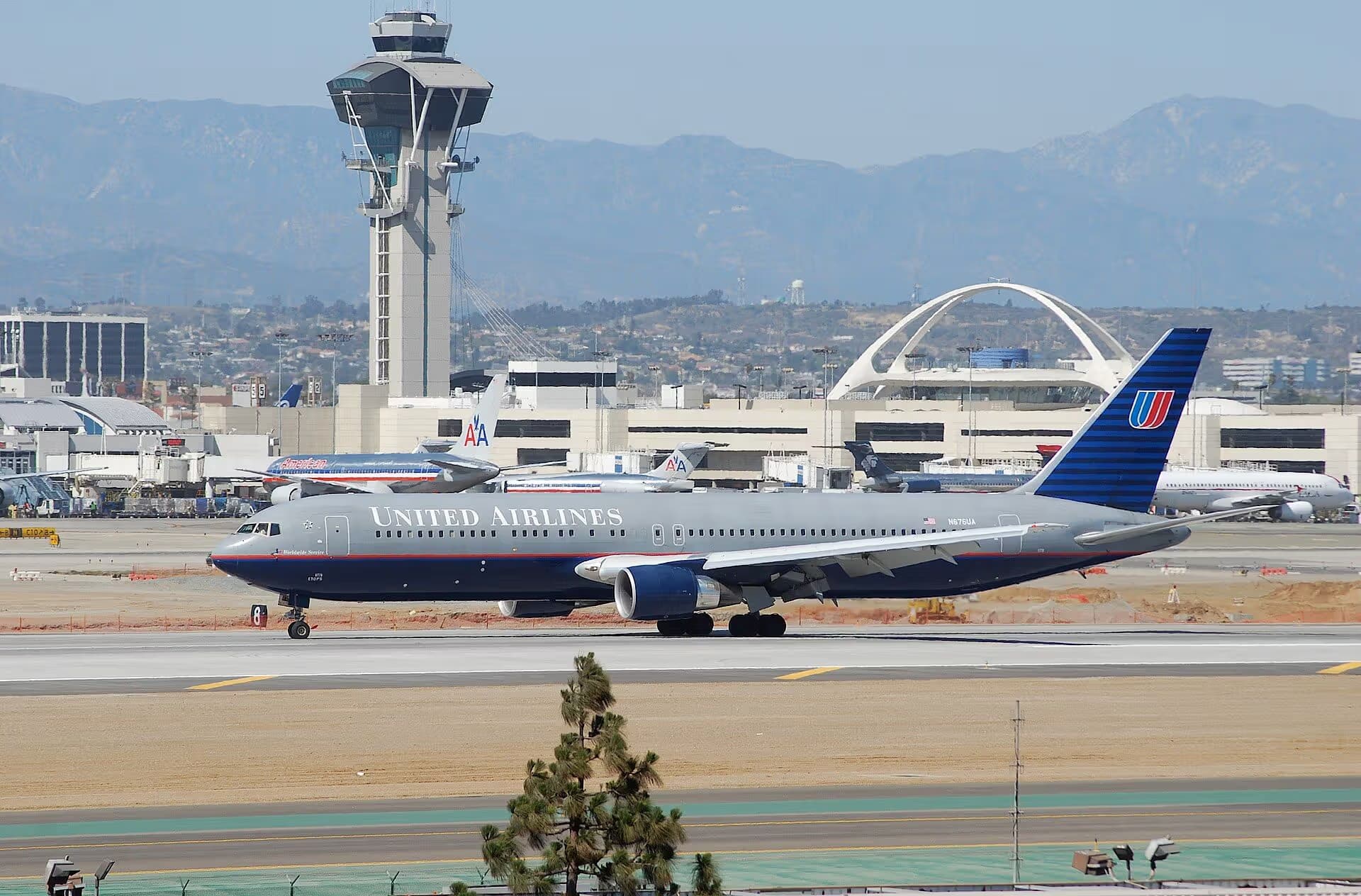 N676UA — Boeing