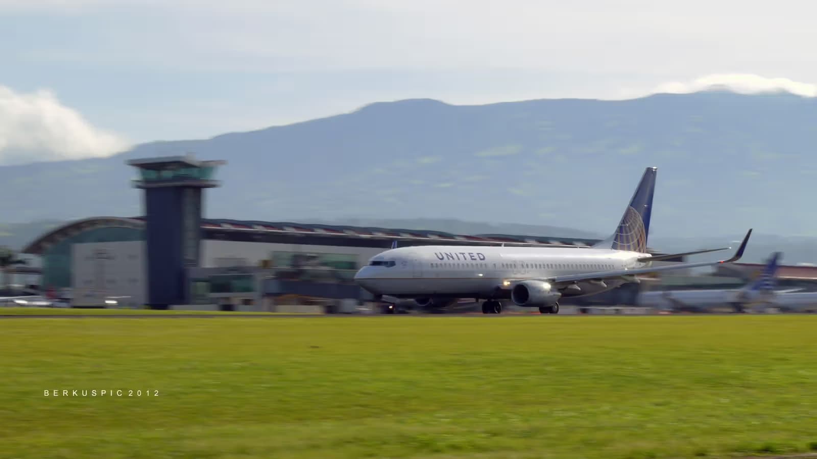 N76523 — Boeing