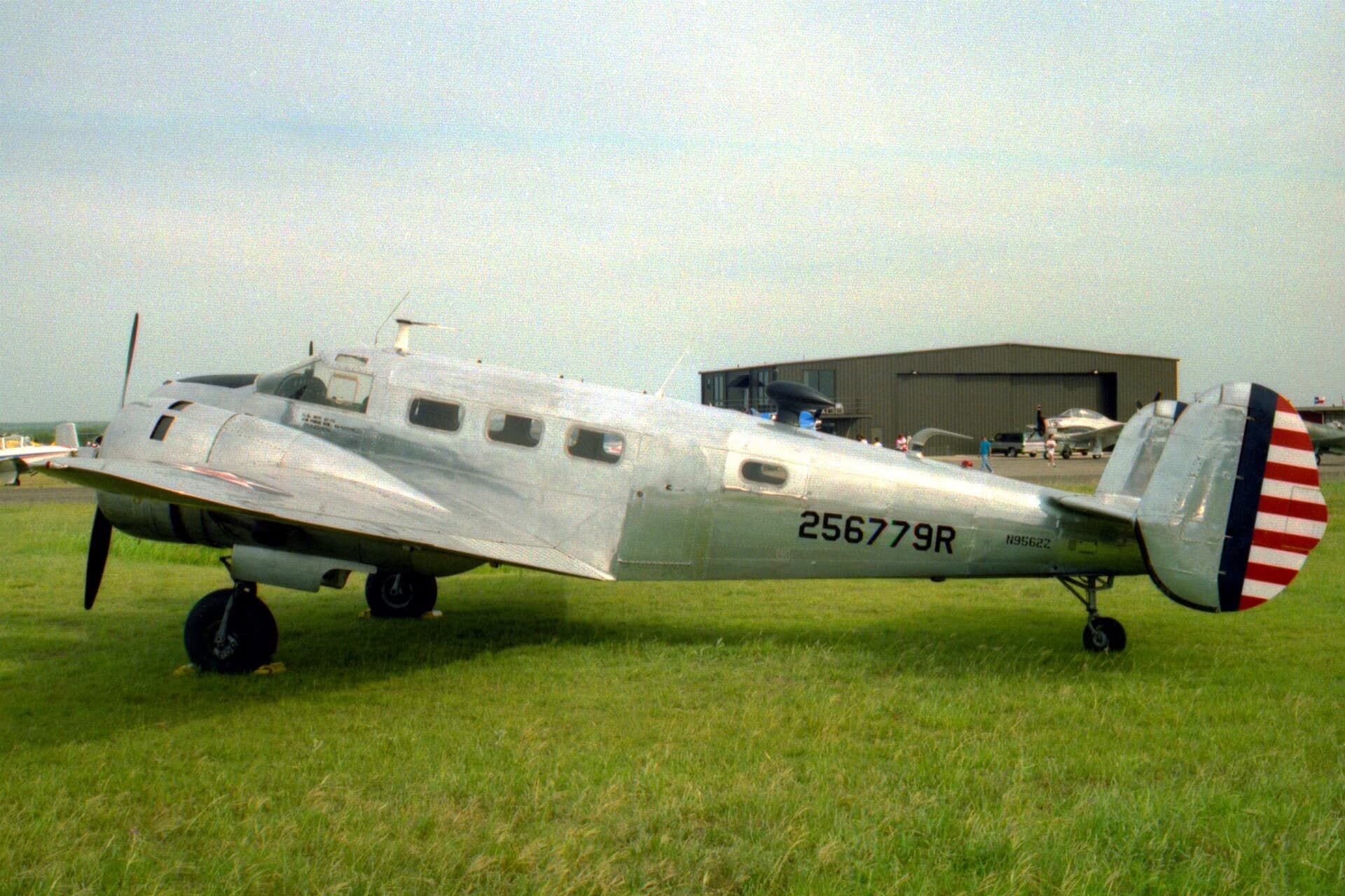 N9562Z — Beechcraft