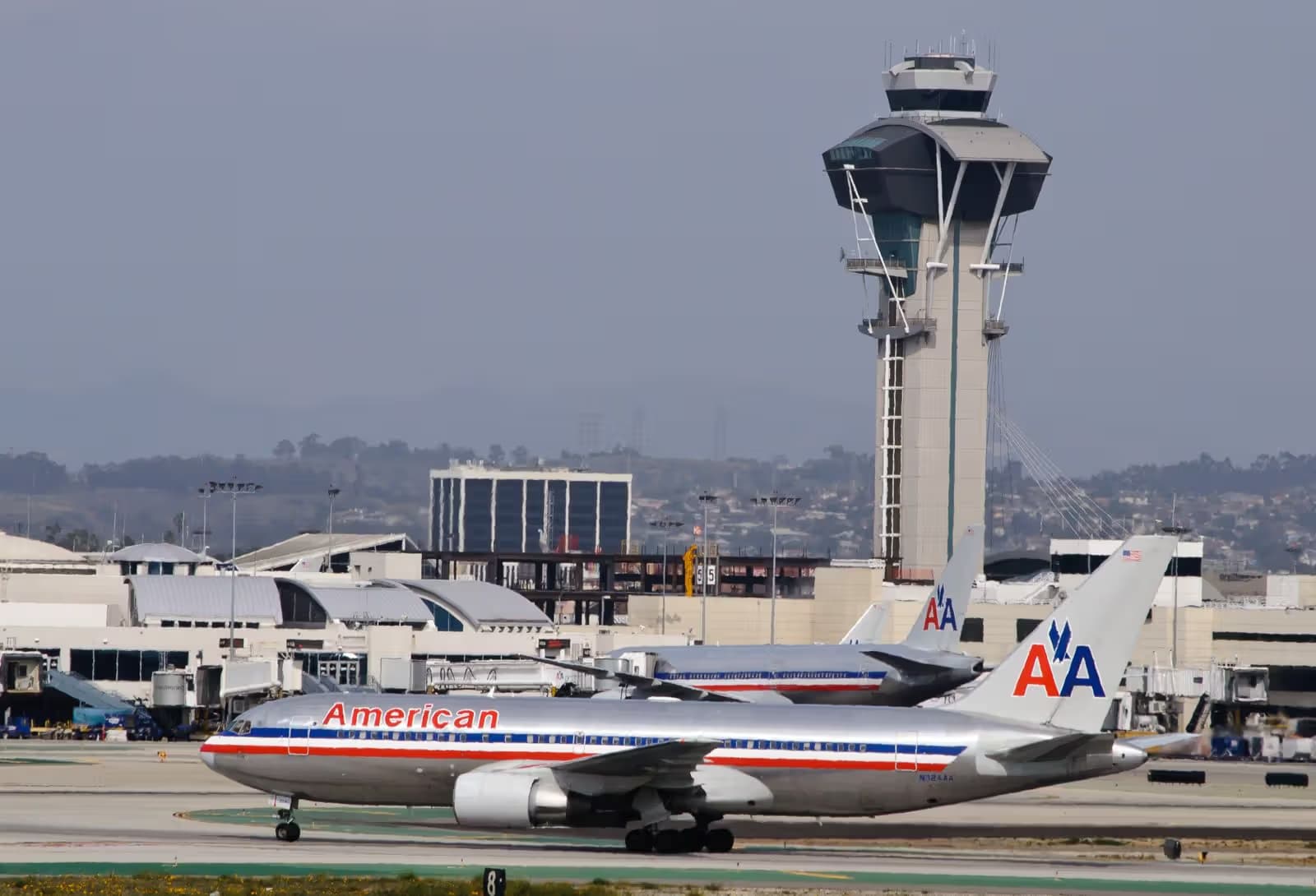 N324AA — Boeing