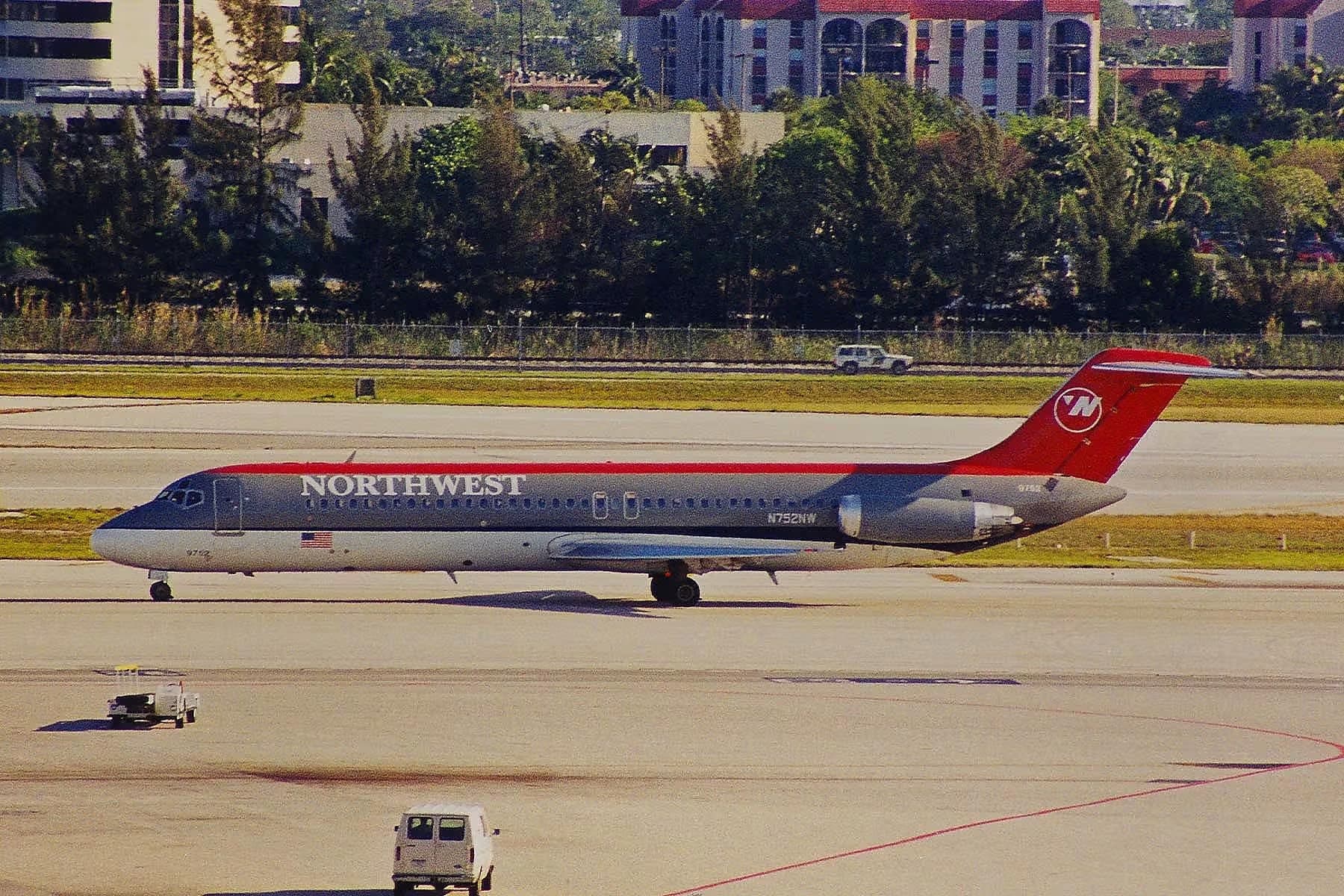 N752NW — Douglas