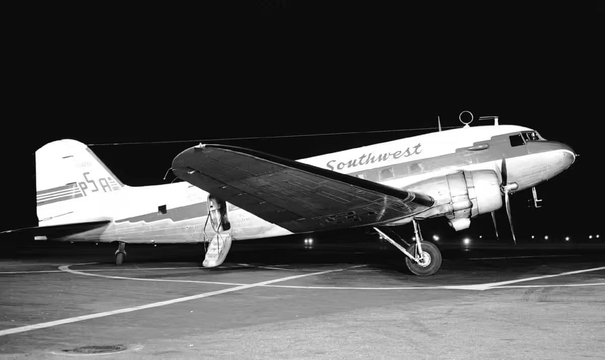 N14959 — Twin-engine aircraft