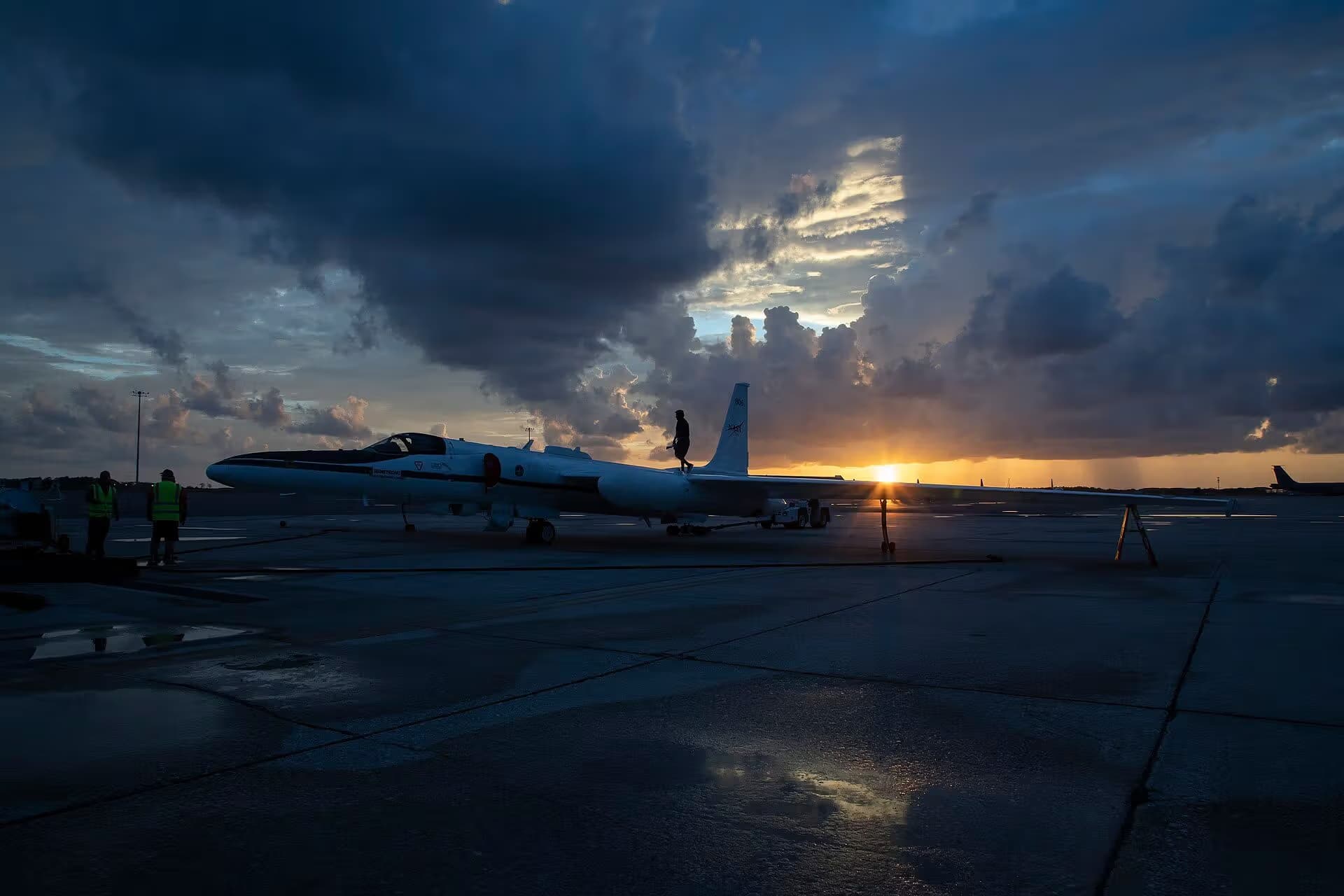 N806NA — Lockheed