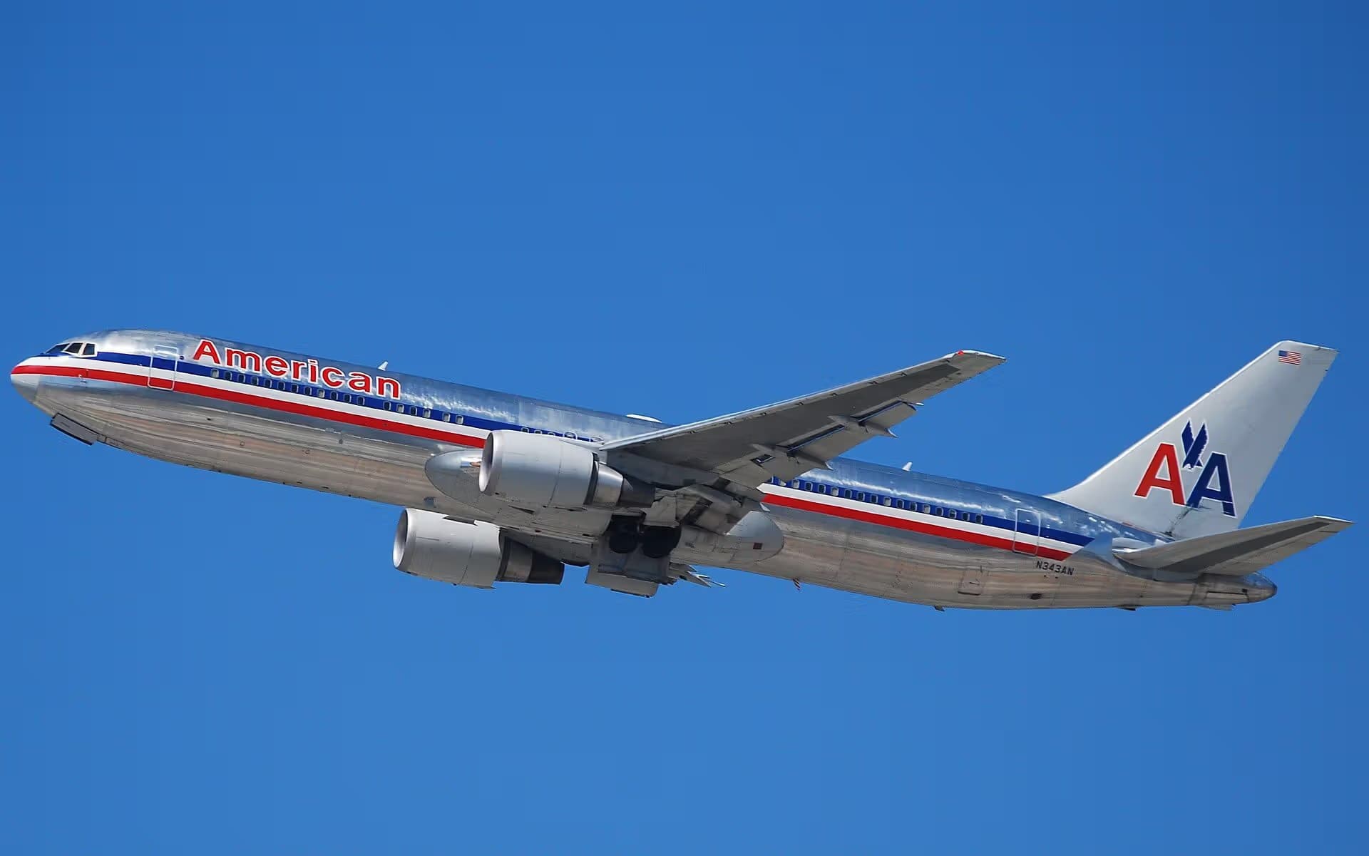 N343AN — Twin-engine aircraft