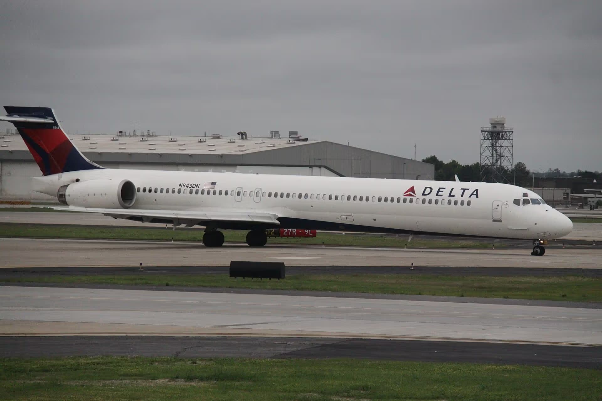 N943DN — Douglas