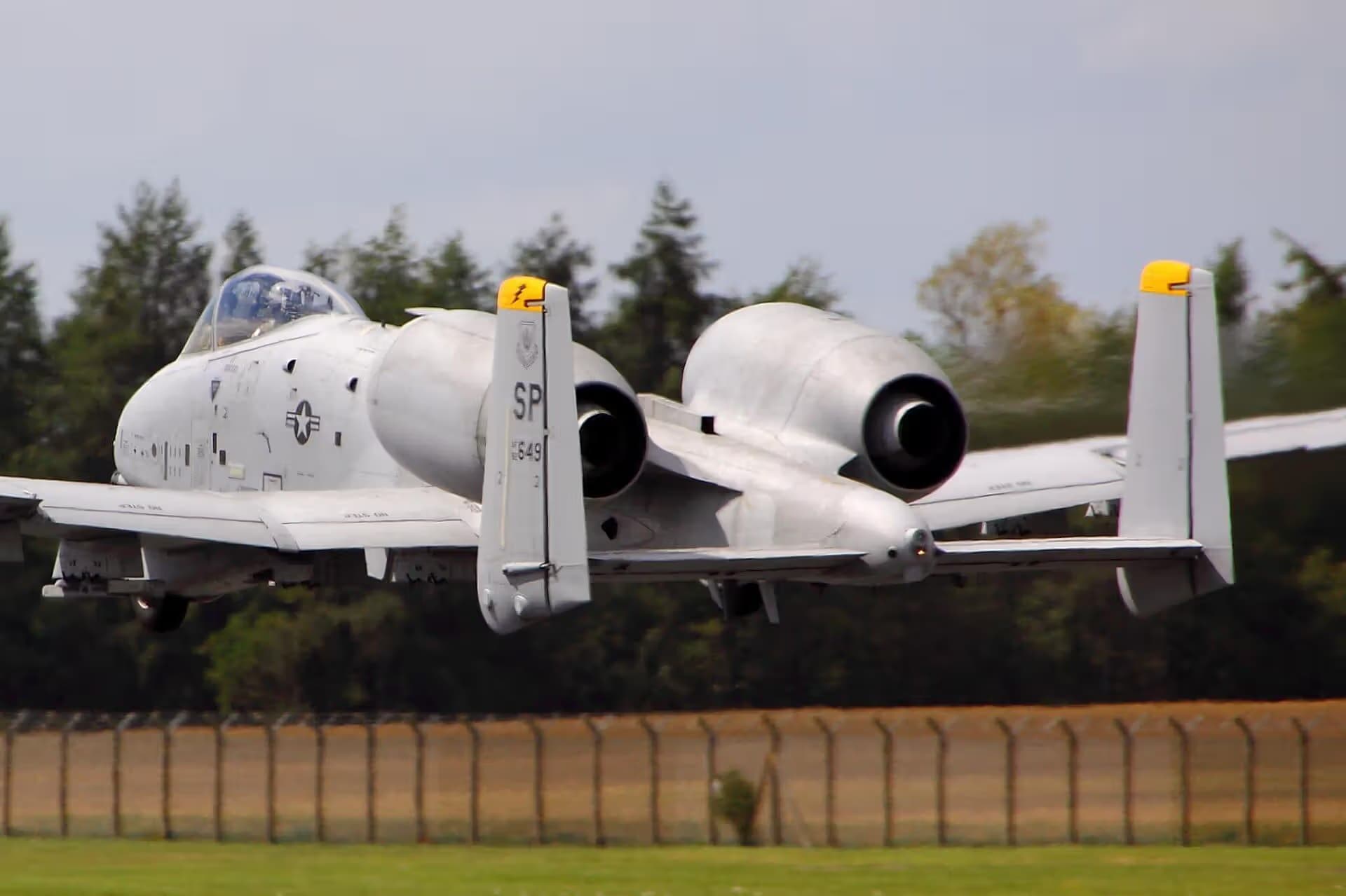 Unidentified — Twin-engine aircraft