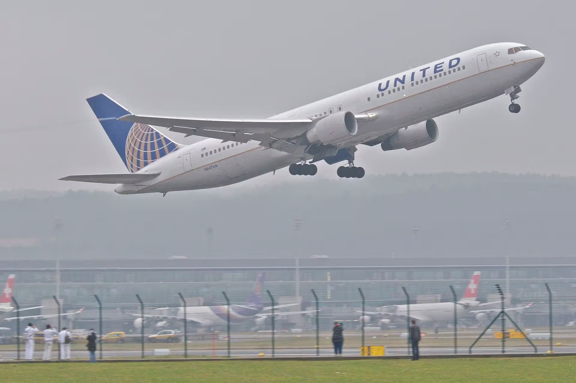 N647UA — Boeing
