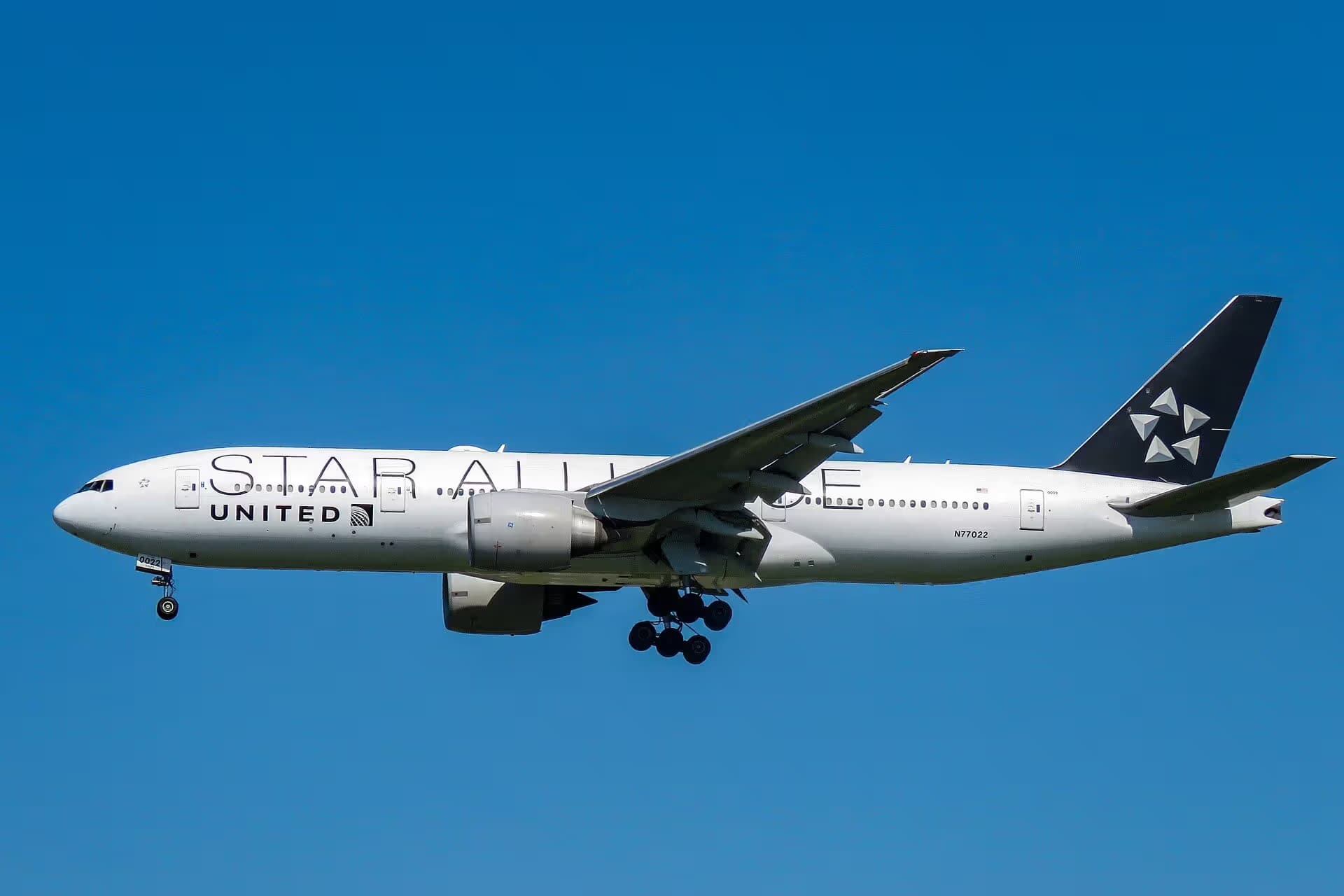 N77022 — Boeing
