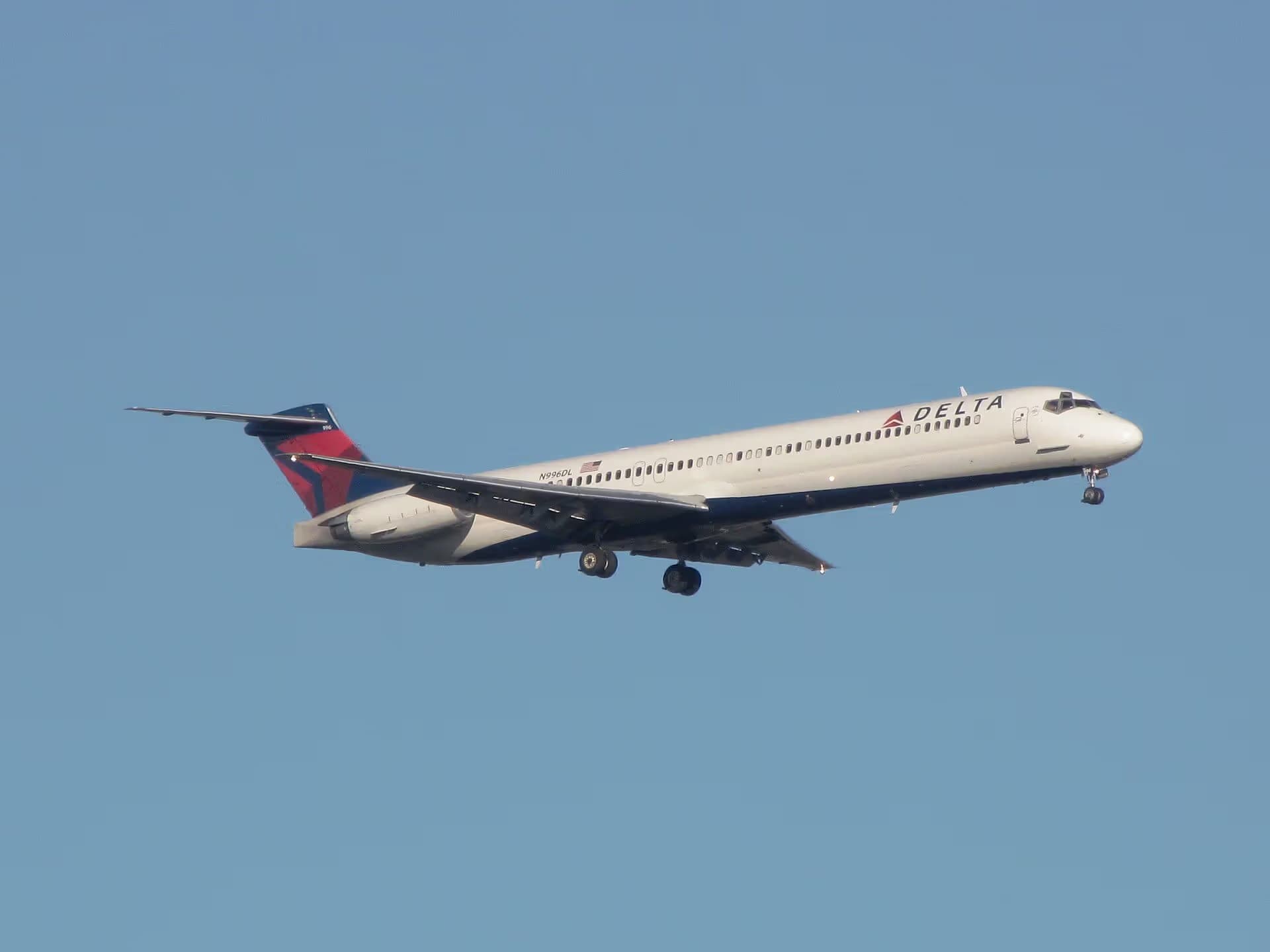 N996DL — Twin-engine aircraft