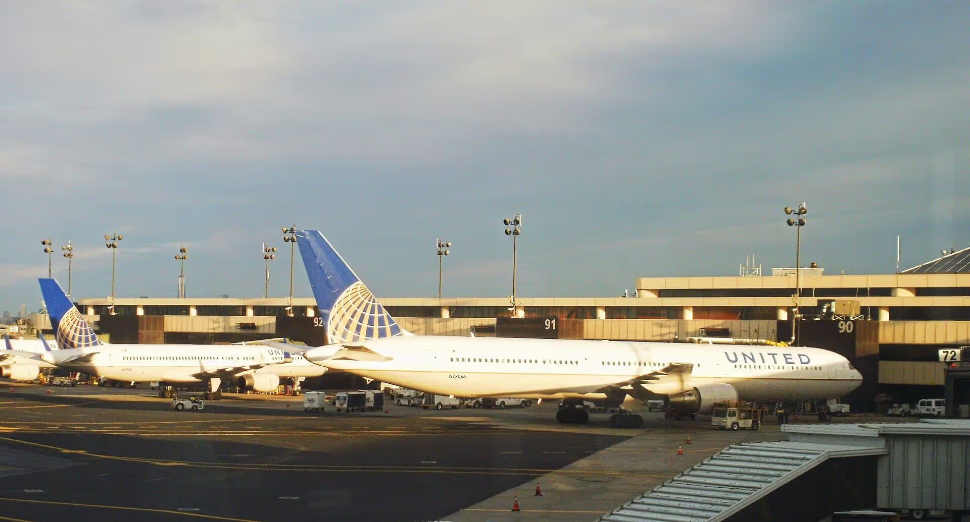 N77066 — Twin-engine aircraft