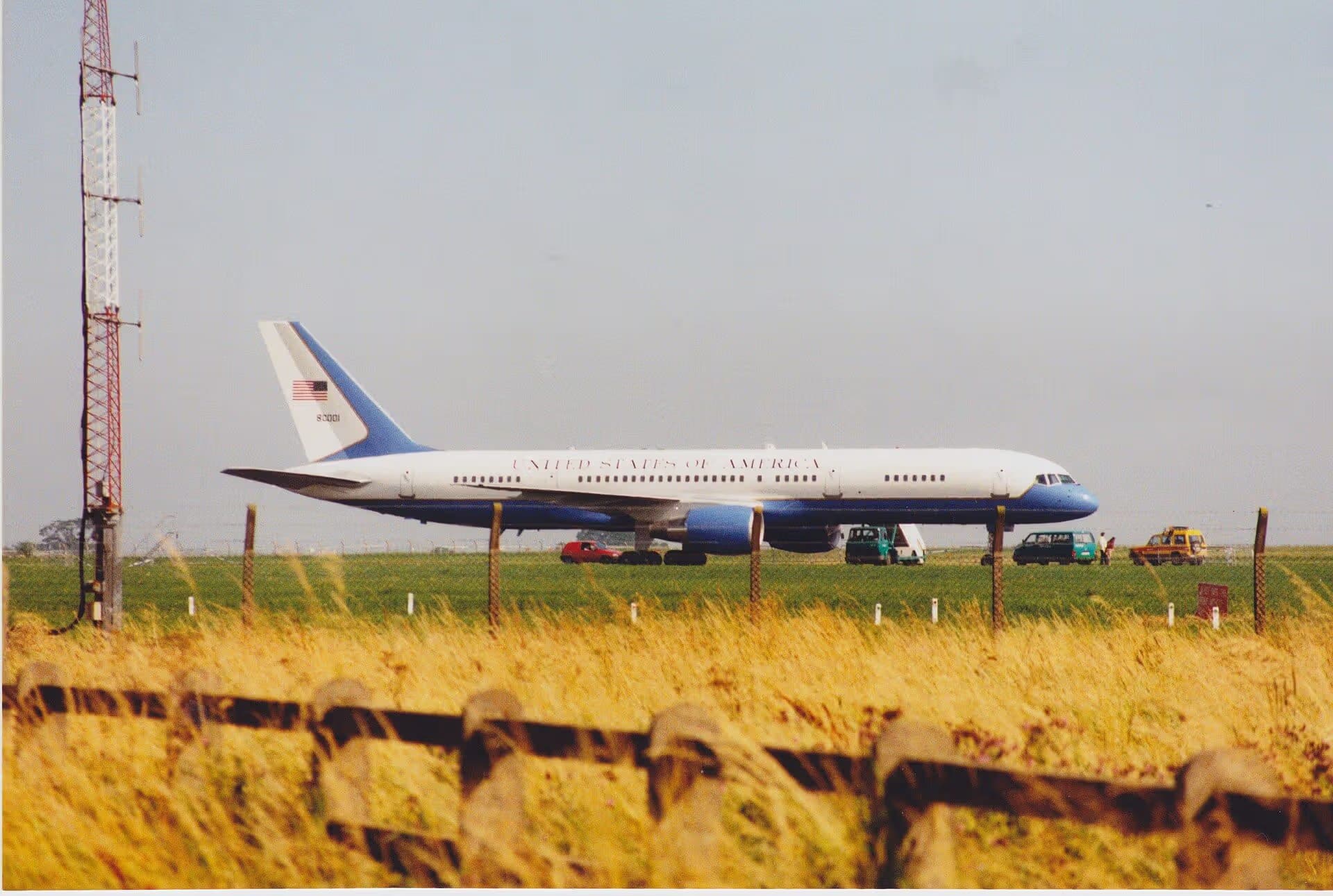 Unidentified — Twin-engine aircraft
