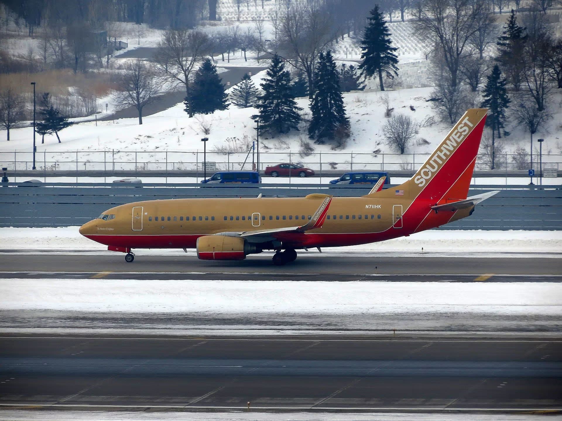 N711HK — Twin-engine aircraft