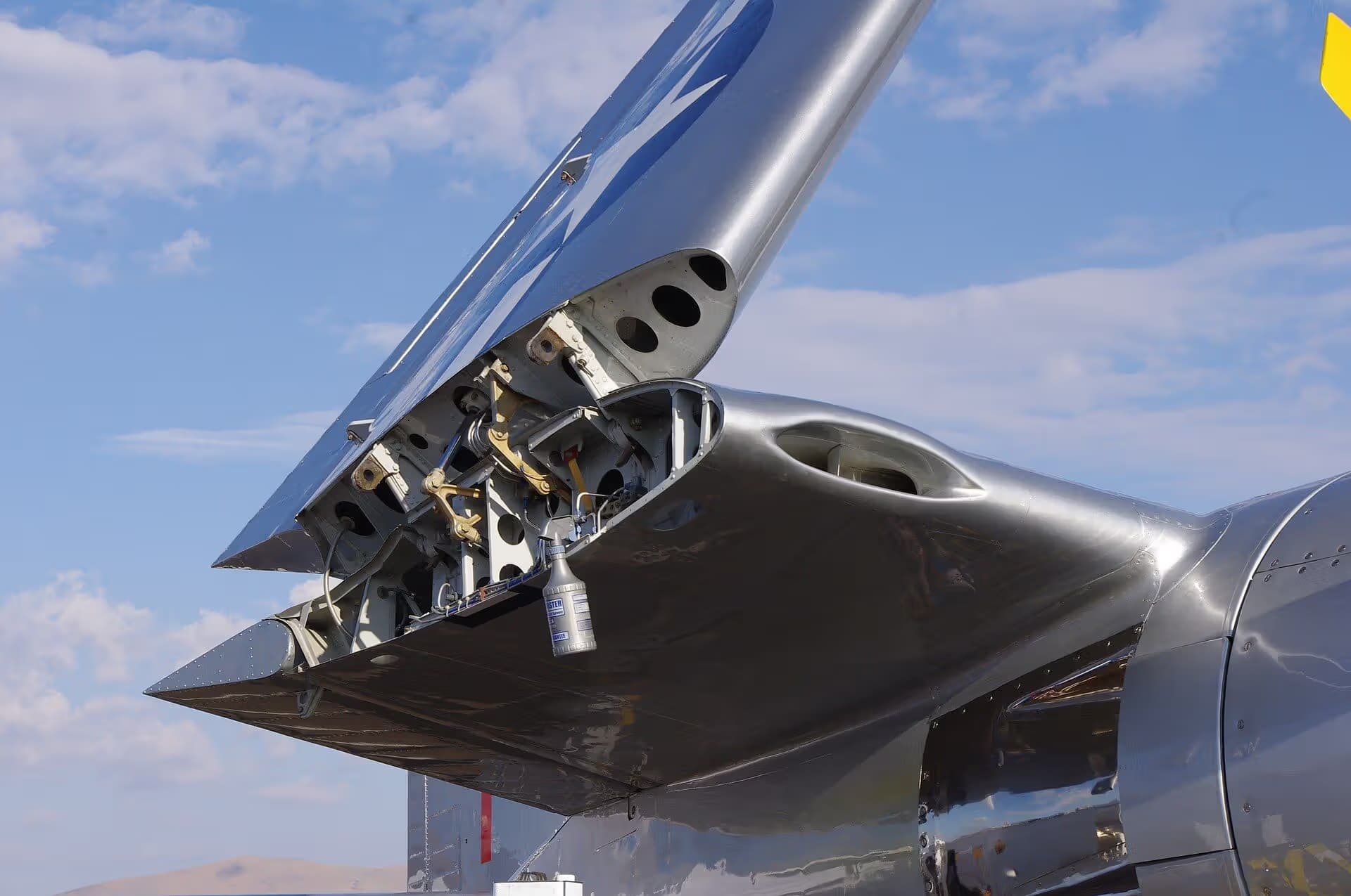 Unidentified — Warbird