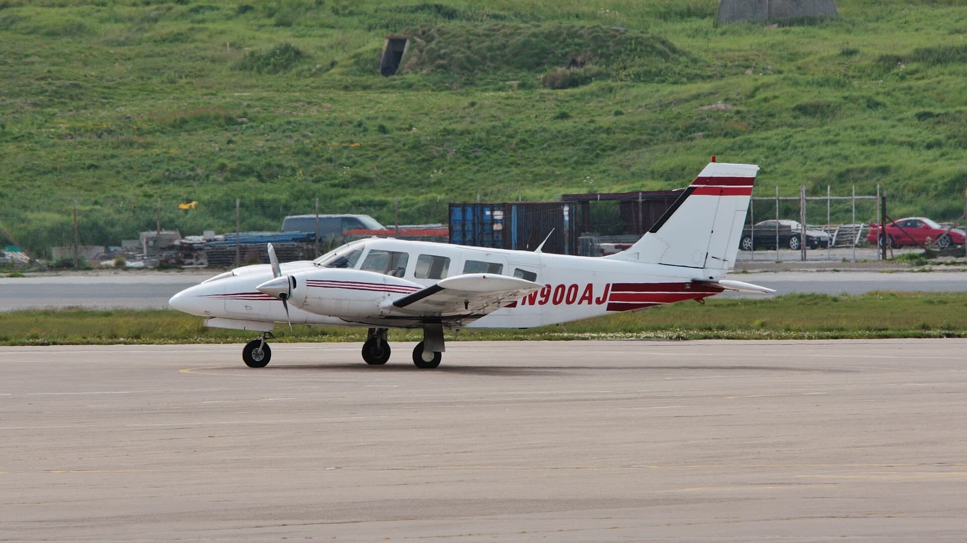 N900AJ — Twin-engine aircraft