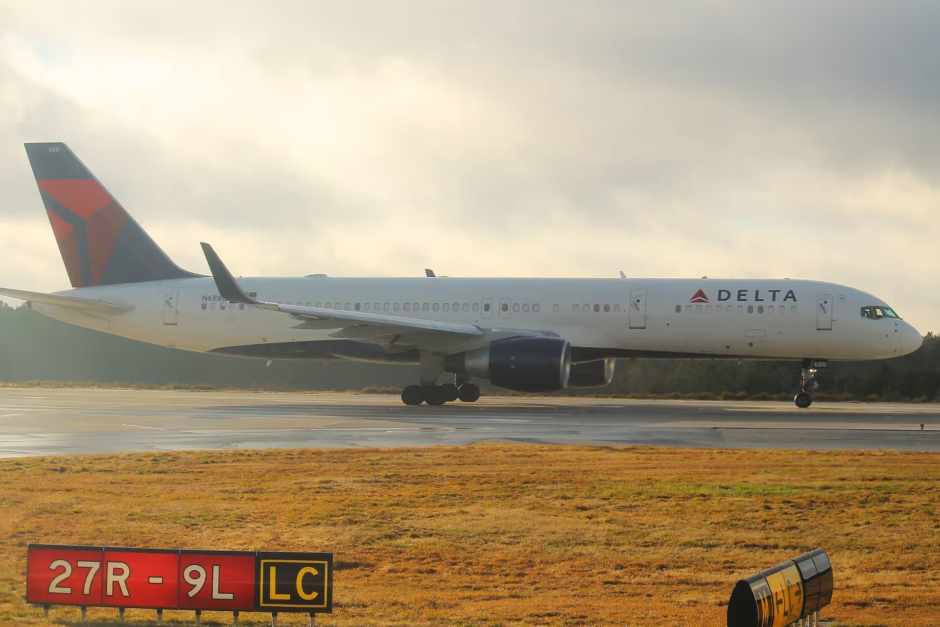 N688DL — Aircraft